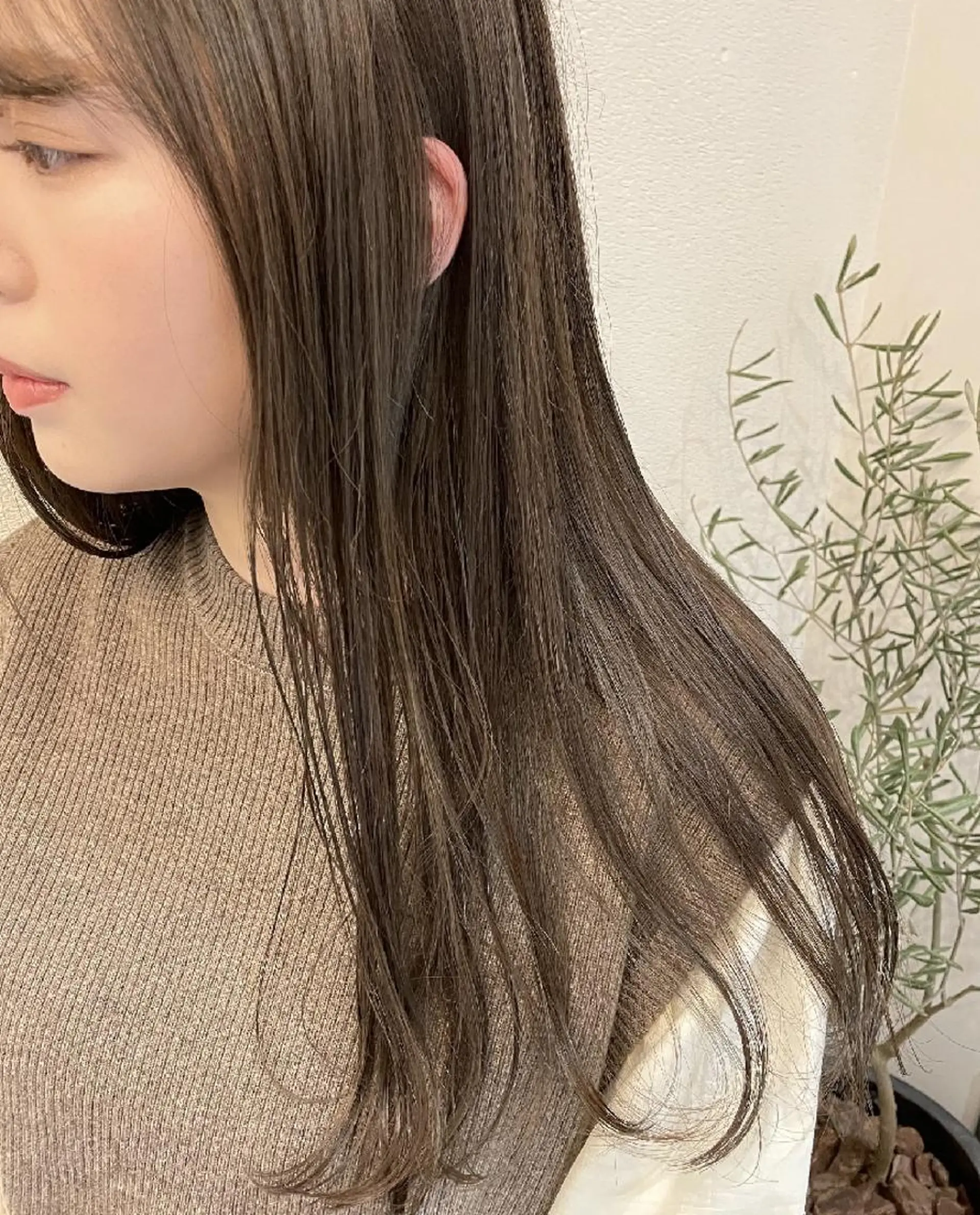 カラー ロング レイヤー　べージュ 白石研太のヘアスタイル