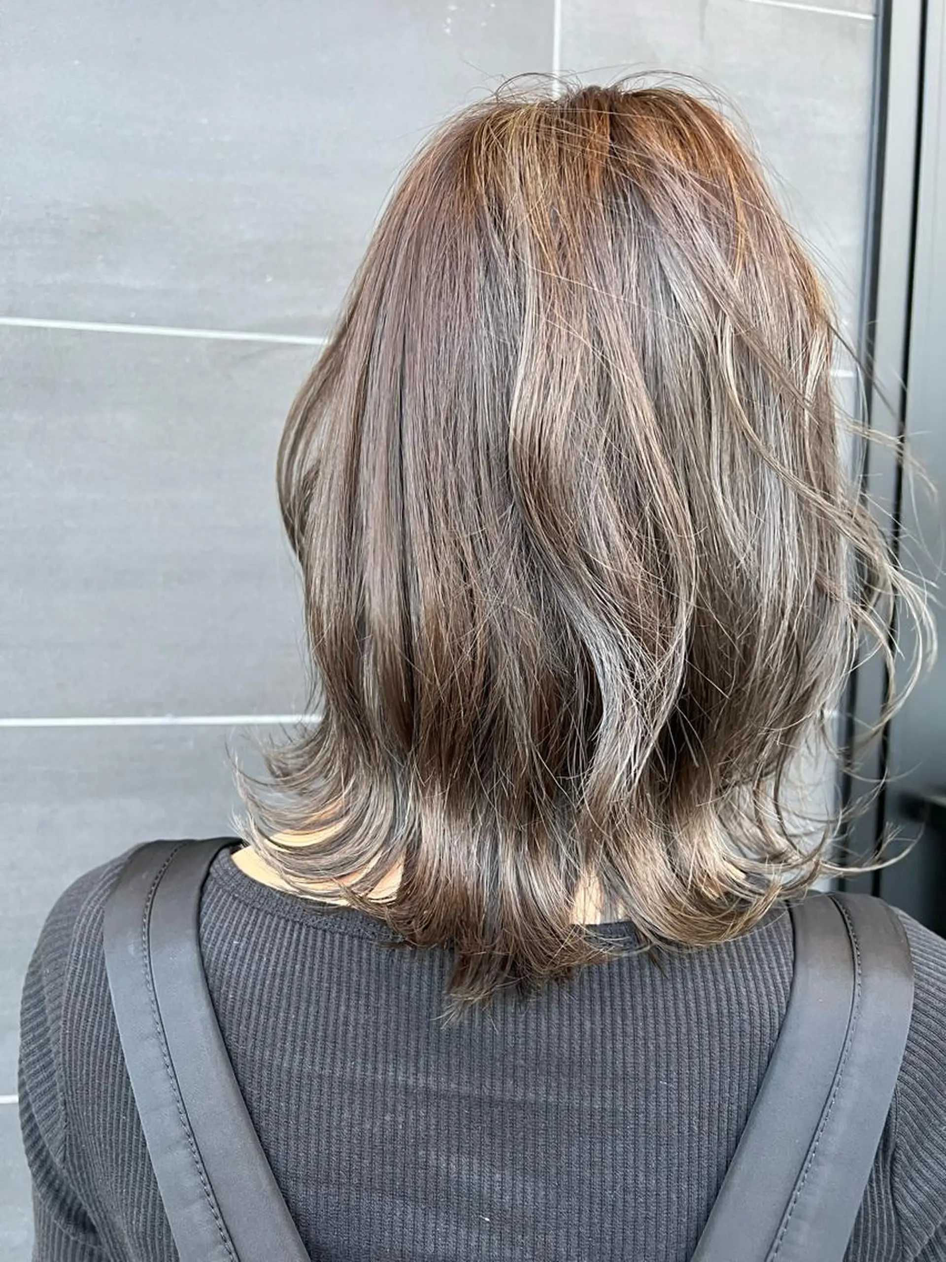 ミディアム 岸田 莉奈のヘアスタイル