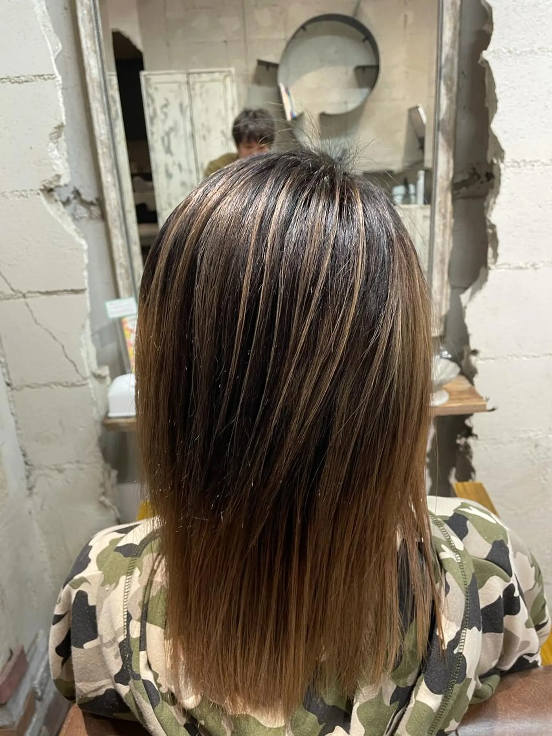 セミロング カラー バレイヤージュ ベージュカラー ダブルカラー レイヤーカット 桐原 竜也のヘアスタイル