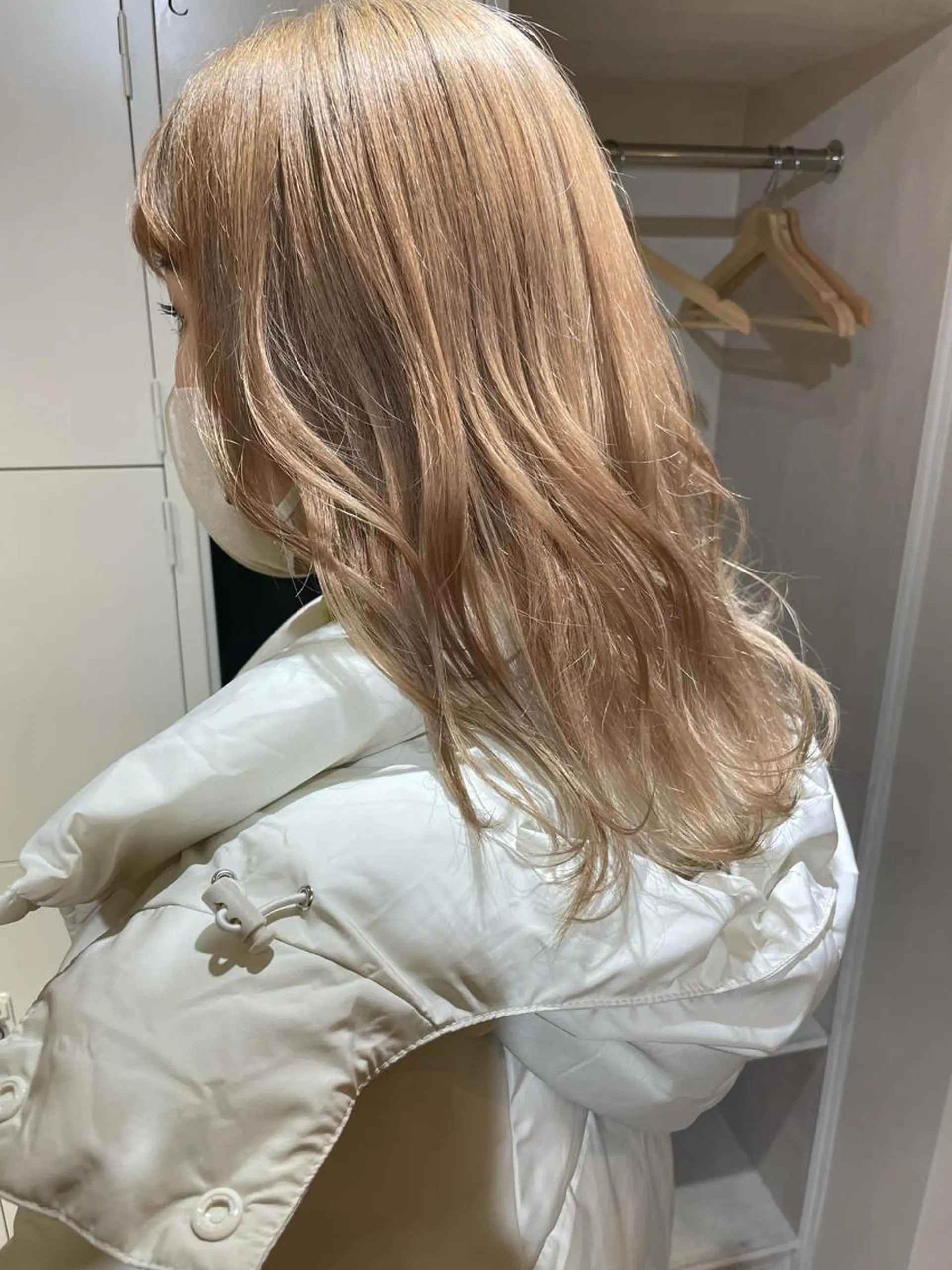 セミロング カラー akane .のヘアスタイル