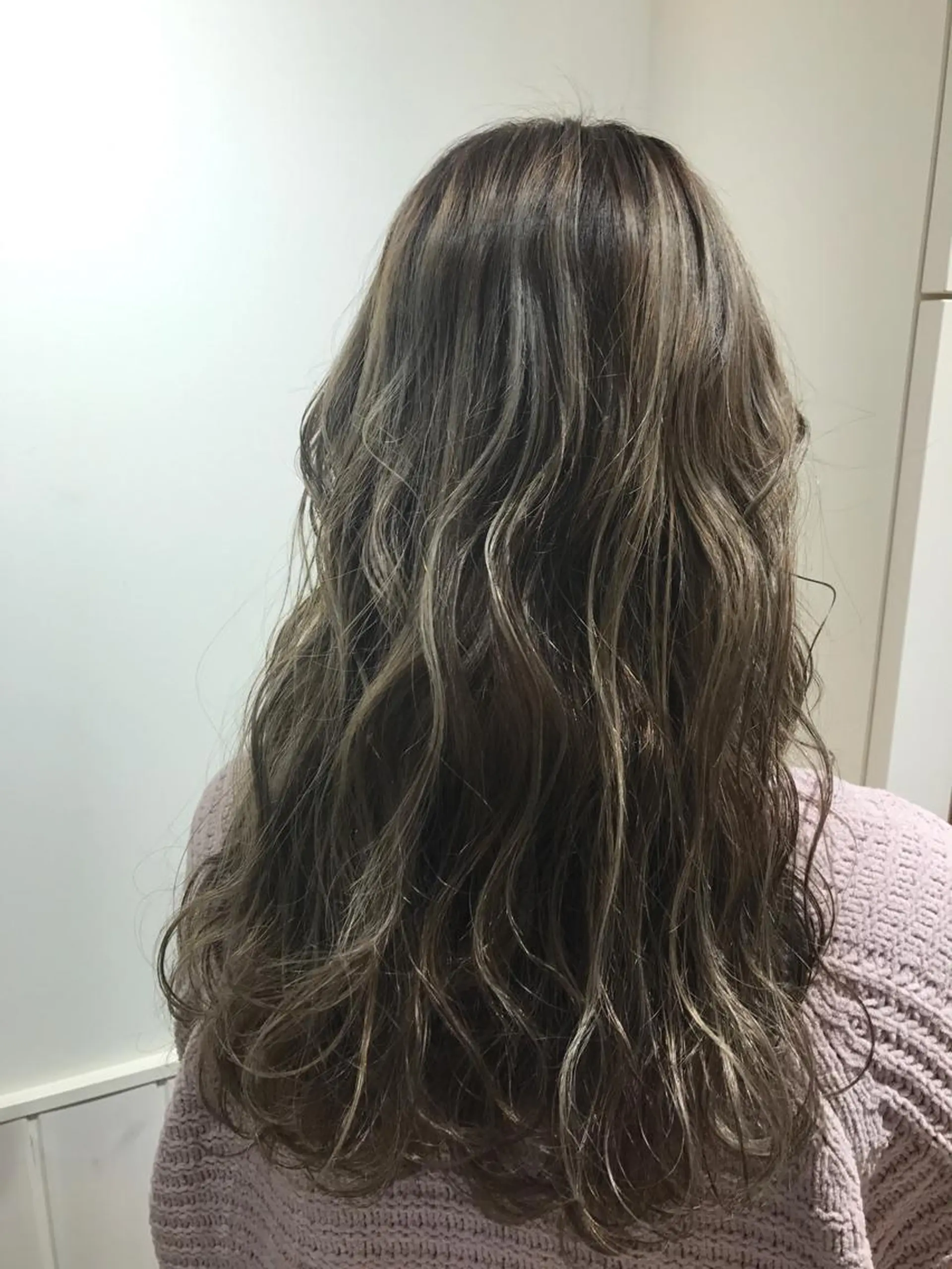 ロング カラー アッシュ ベージュカラー フォギーベージュ ハイライトカラー ハイライト 清水　ちひろ ✄トップスタイリストのヘアスタイル