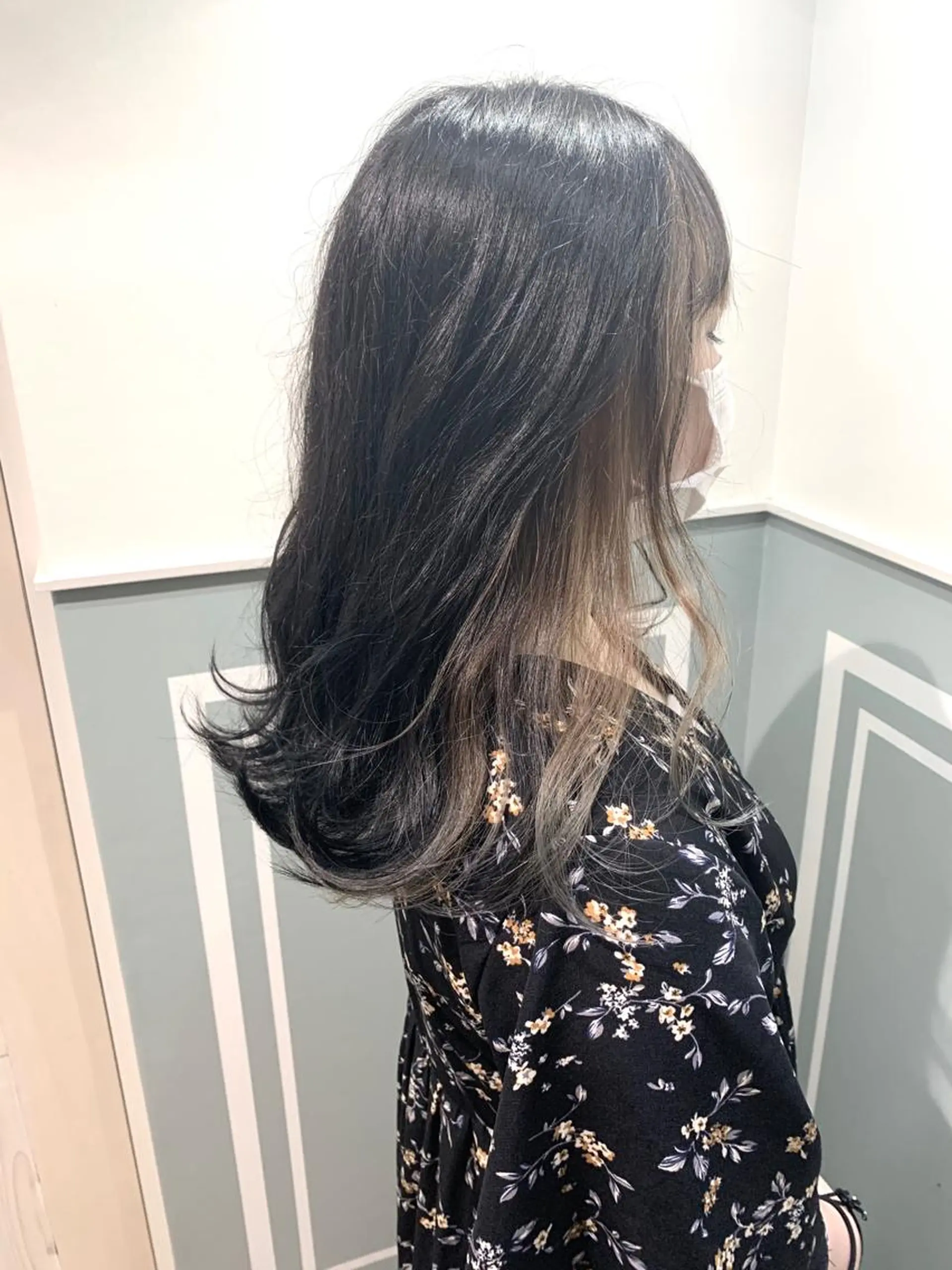 セミロング カラー ヤマナカ エリカのヘアスタイル