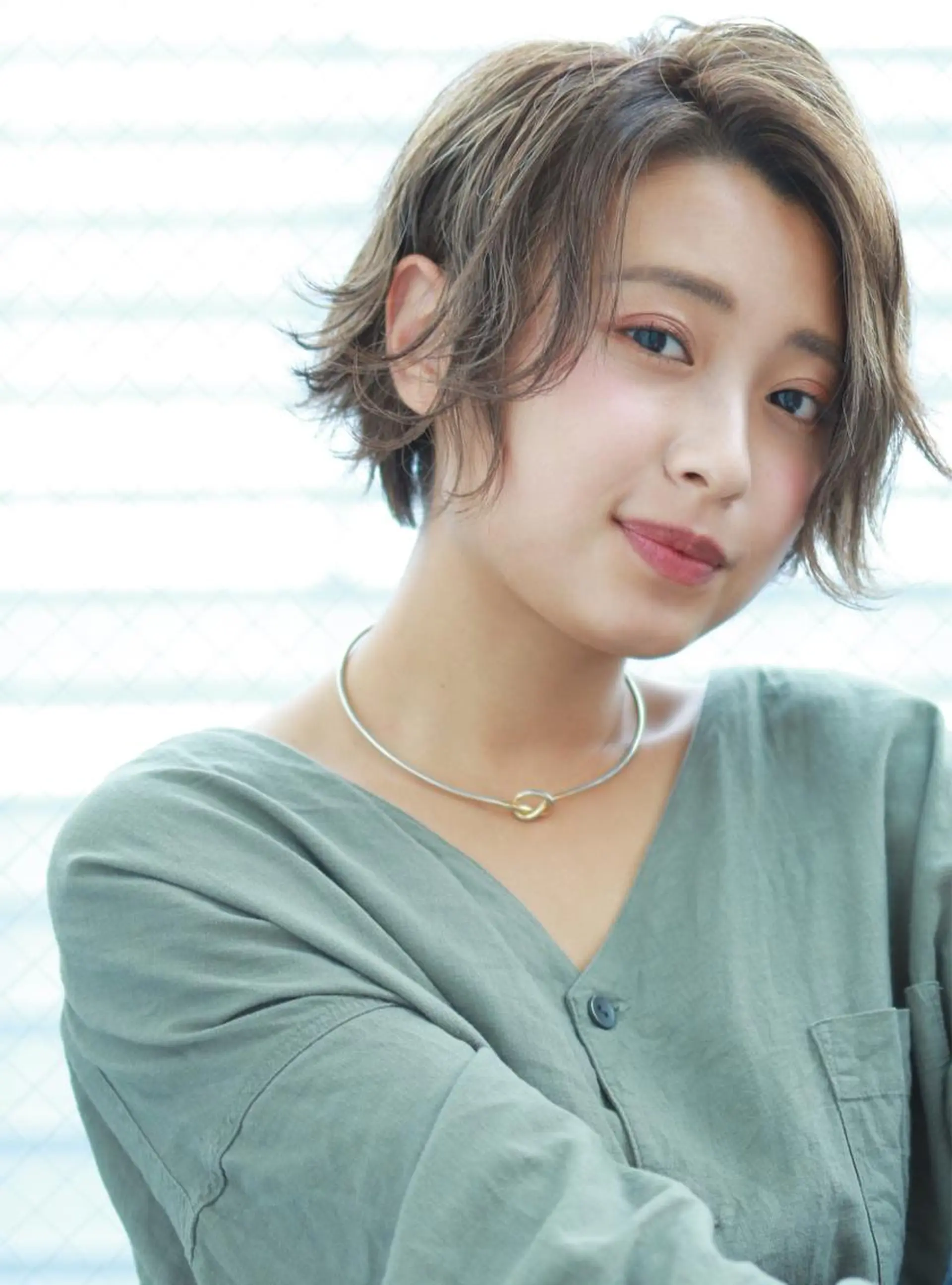 ショート カラー ショートヘア 外ハネヘア カット ヘアカラー 齋藤 咲のヘアスタイル