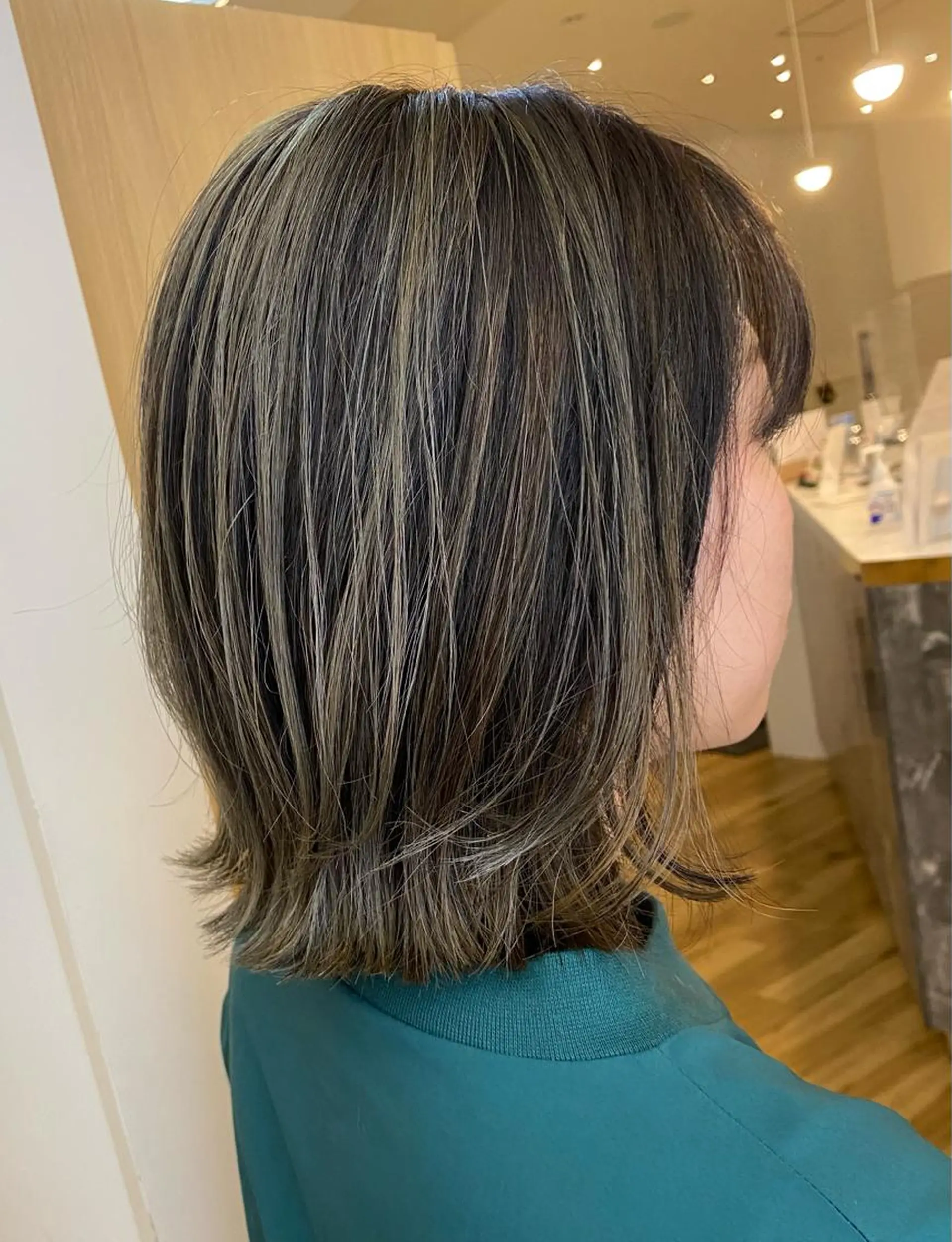 ショート ボブ レイヤーカット 外ハネヘア カット ヘアカラー AVANCE京橋所属・ハイトーンヘア/ 島崎　タクミのヘアスタイル