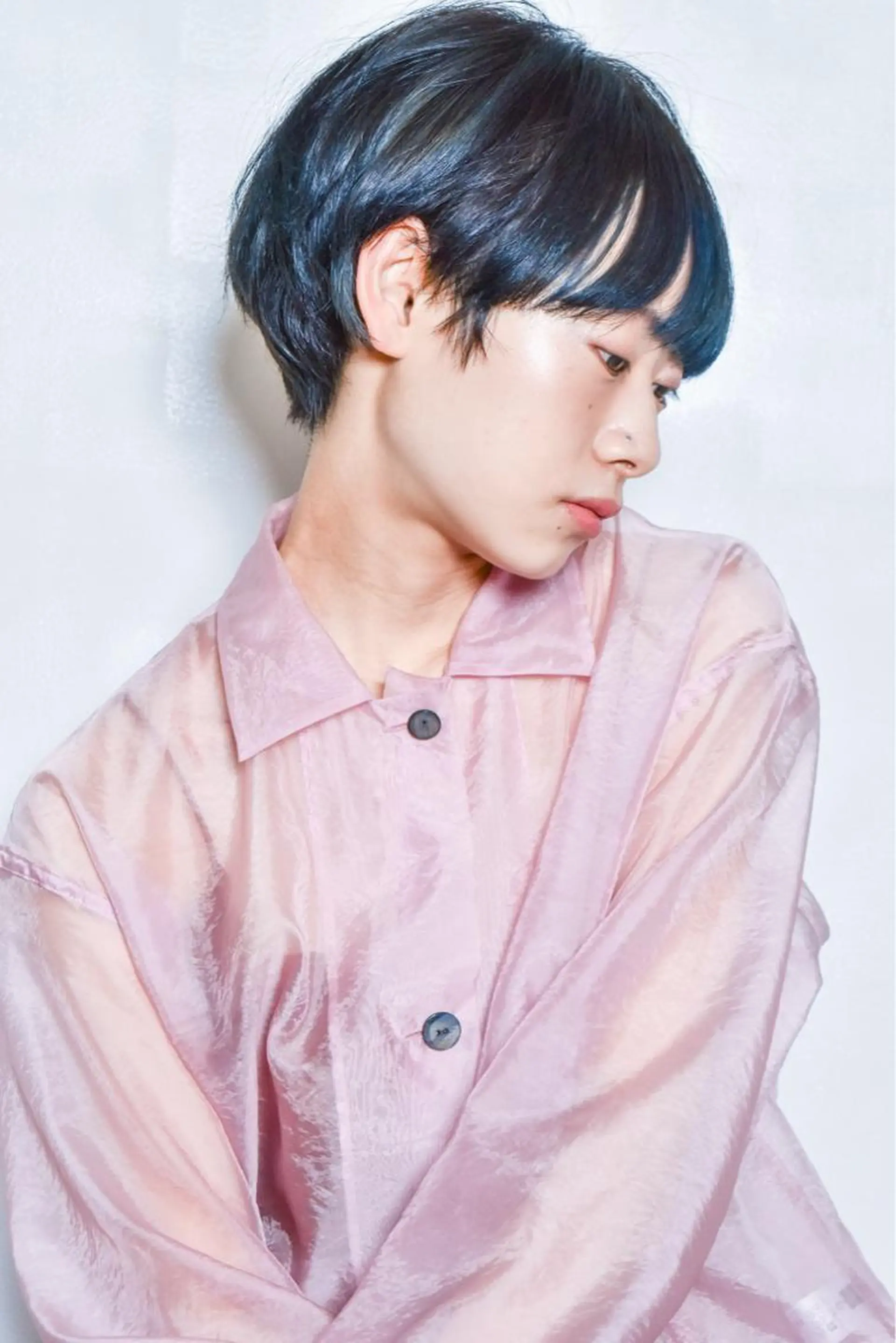 ショート カラー ダブルカラー ネイビーカラー ショートヘア AND THE BRICKS所属・AND THE BRICKS北川珠紀の眉毛・アイブロウイメージ