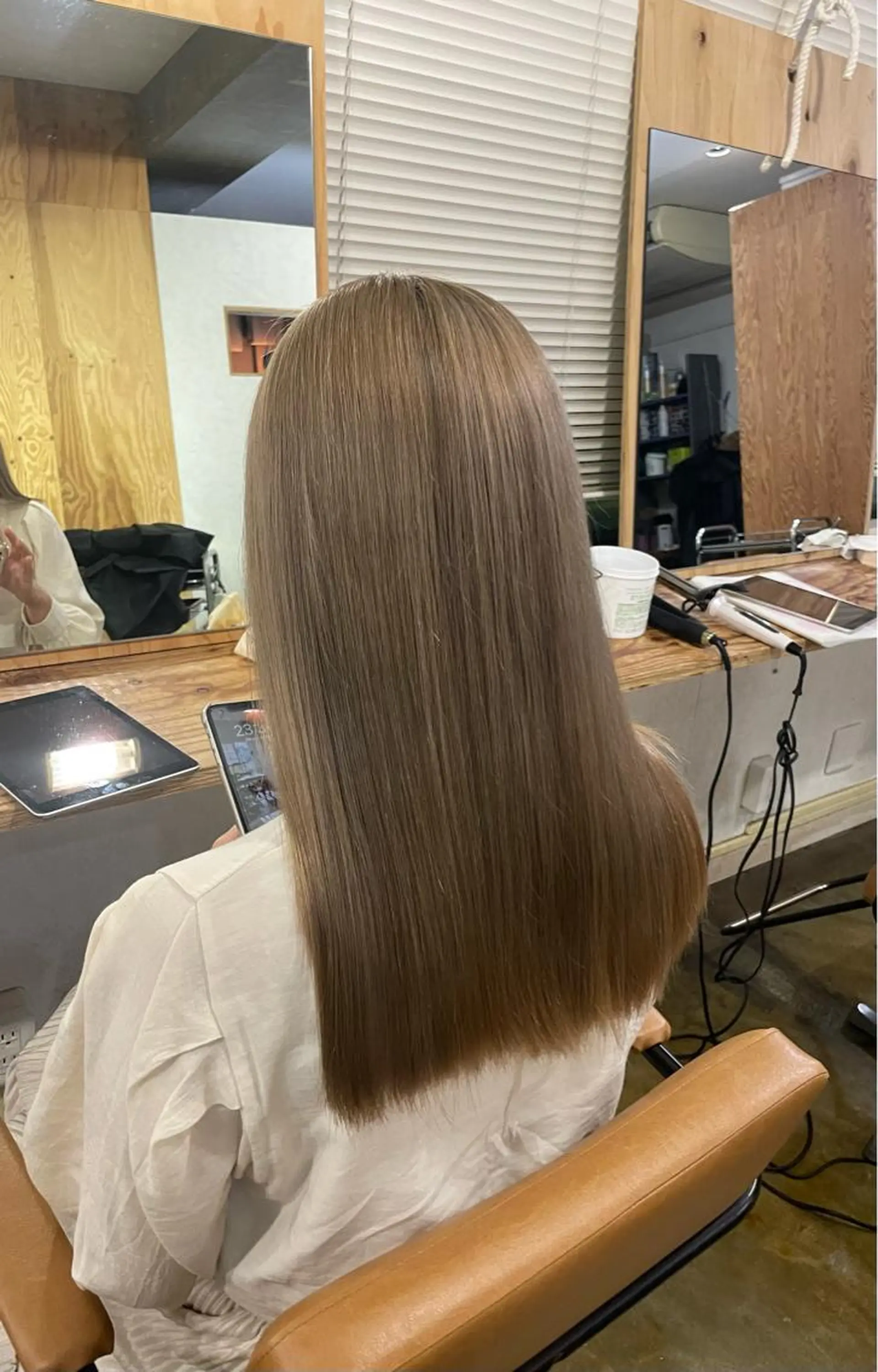 セミロング ヘアカラー トリートメント 透明感カラー🫧 麗伍のヘアスタイル