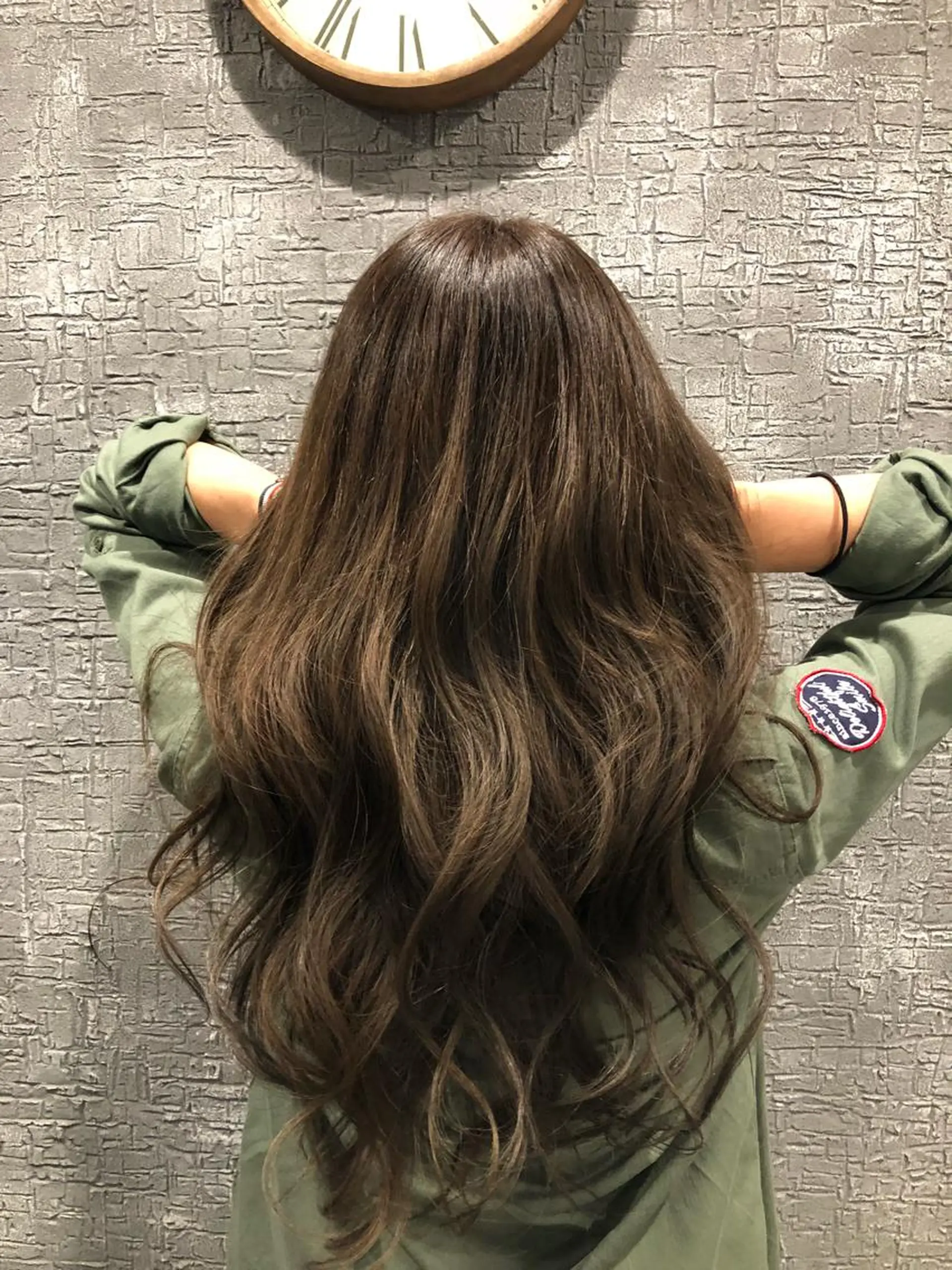 ロング カラー アッシュ ハイトーンカラー カット ヘアカラー トリートメント 川野 賢のヘアスタイル