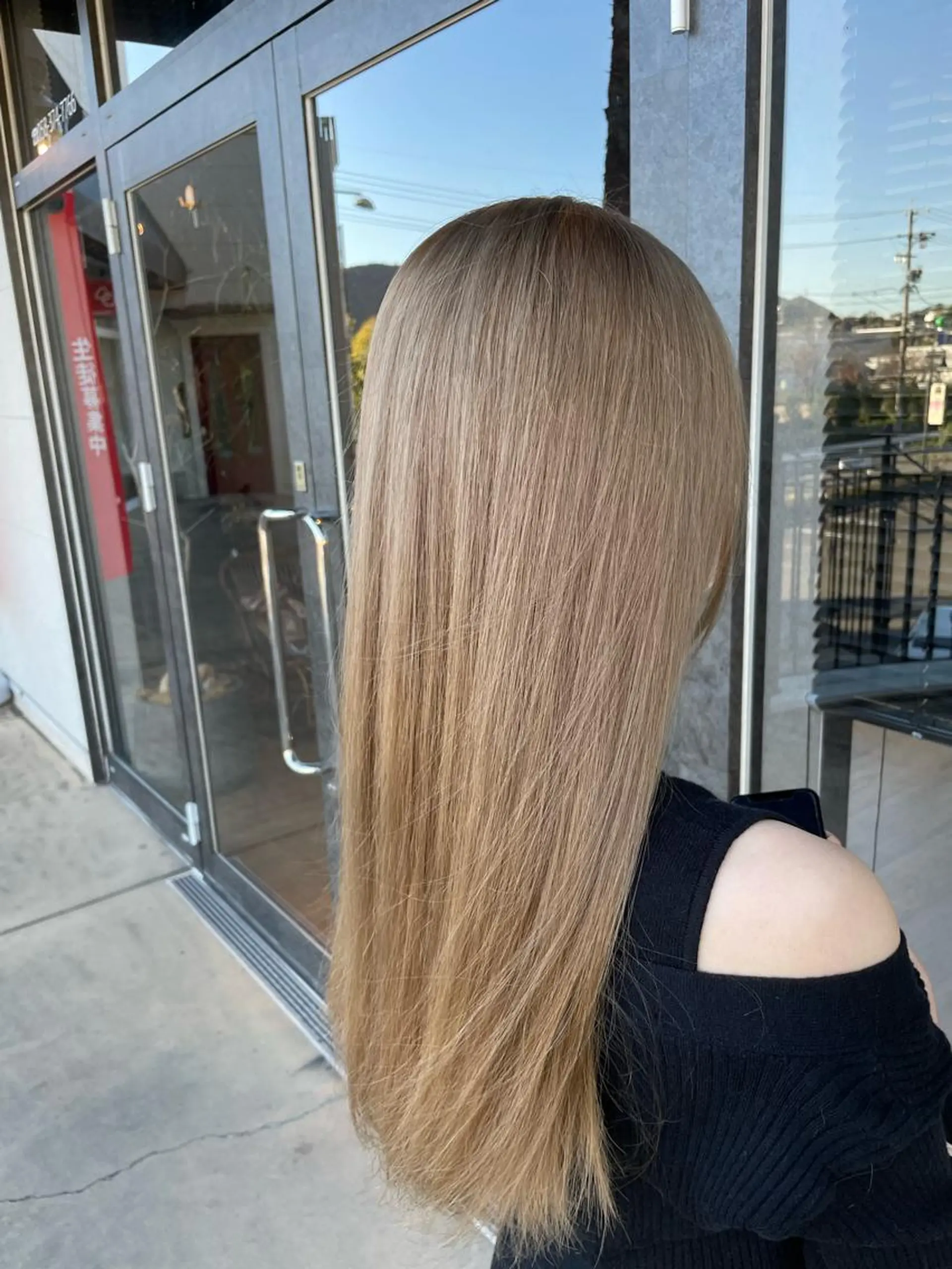 ロング カラー ベージュカラー ホワイトベージュ ヘアカラー トリートメント clocca所属・鵜飼 真伍のヘアスタイル