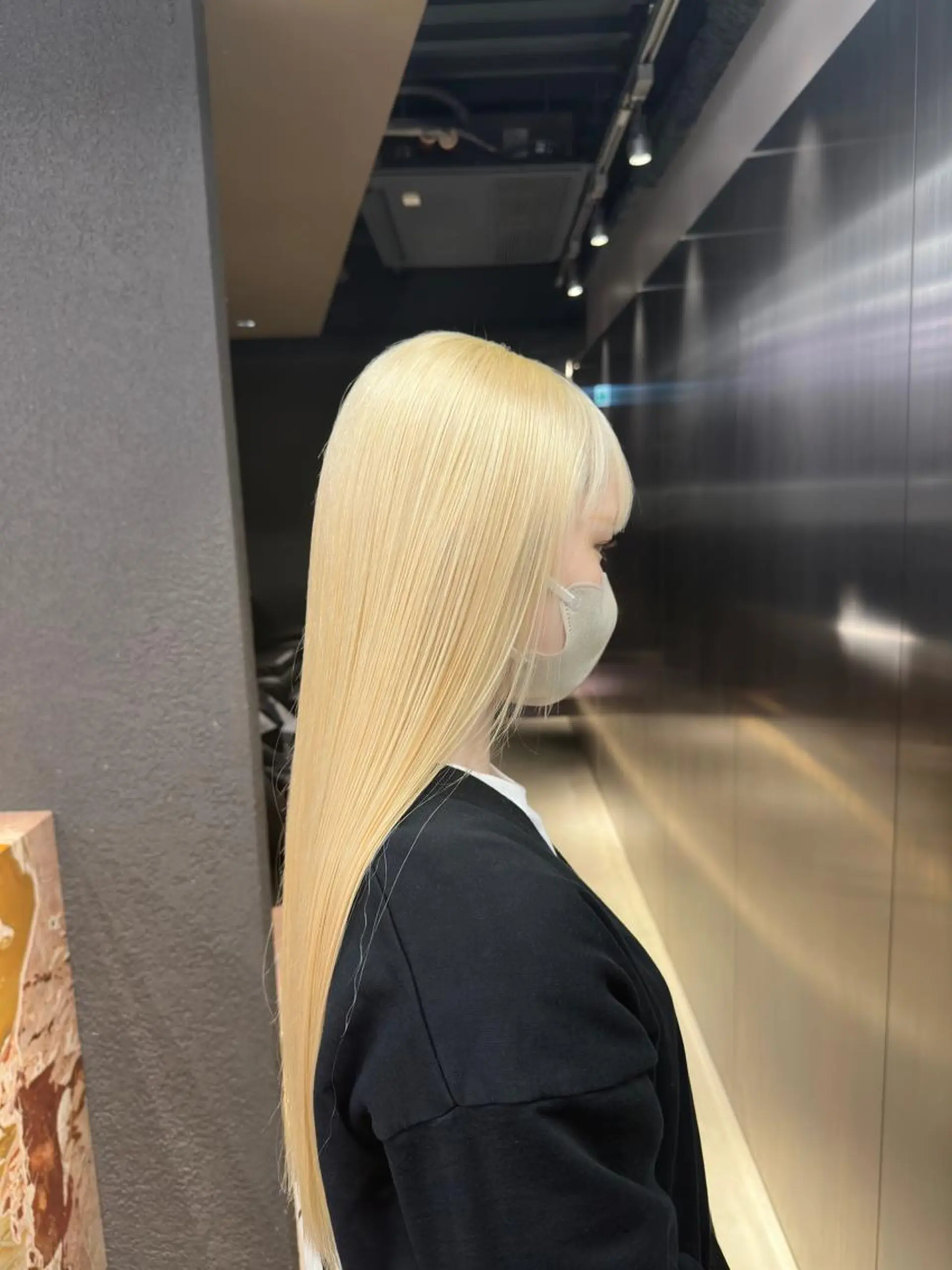 セミロング カラー ブロンド ホワイトブロンド ヘアカラー トリートメント 鈴木/ミルクティー/ ブリーチ/ボブ/のヘアスタイル