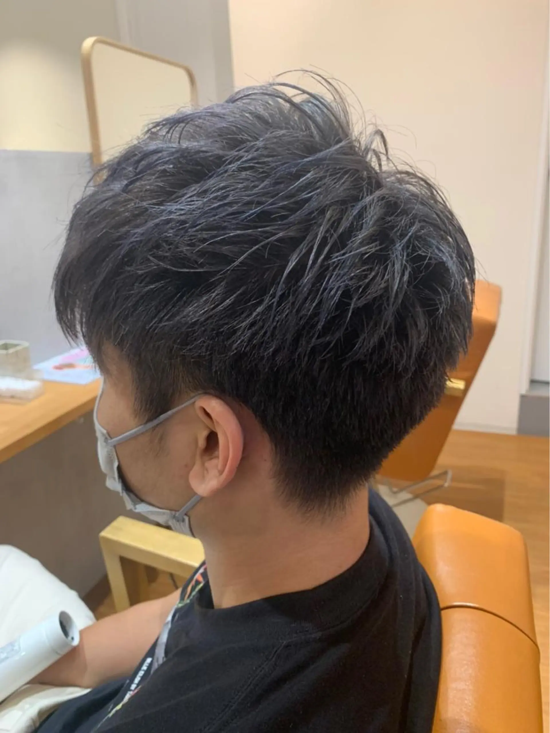 カラー メンズ メンズブリーチ アッシュ ブリーチ chill out 南塚口本店のヘアスタイル