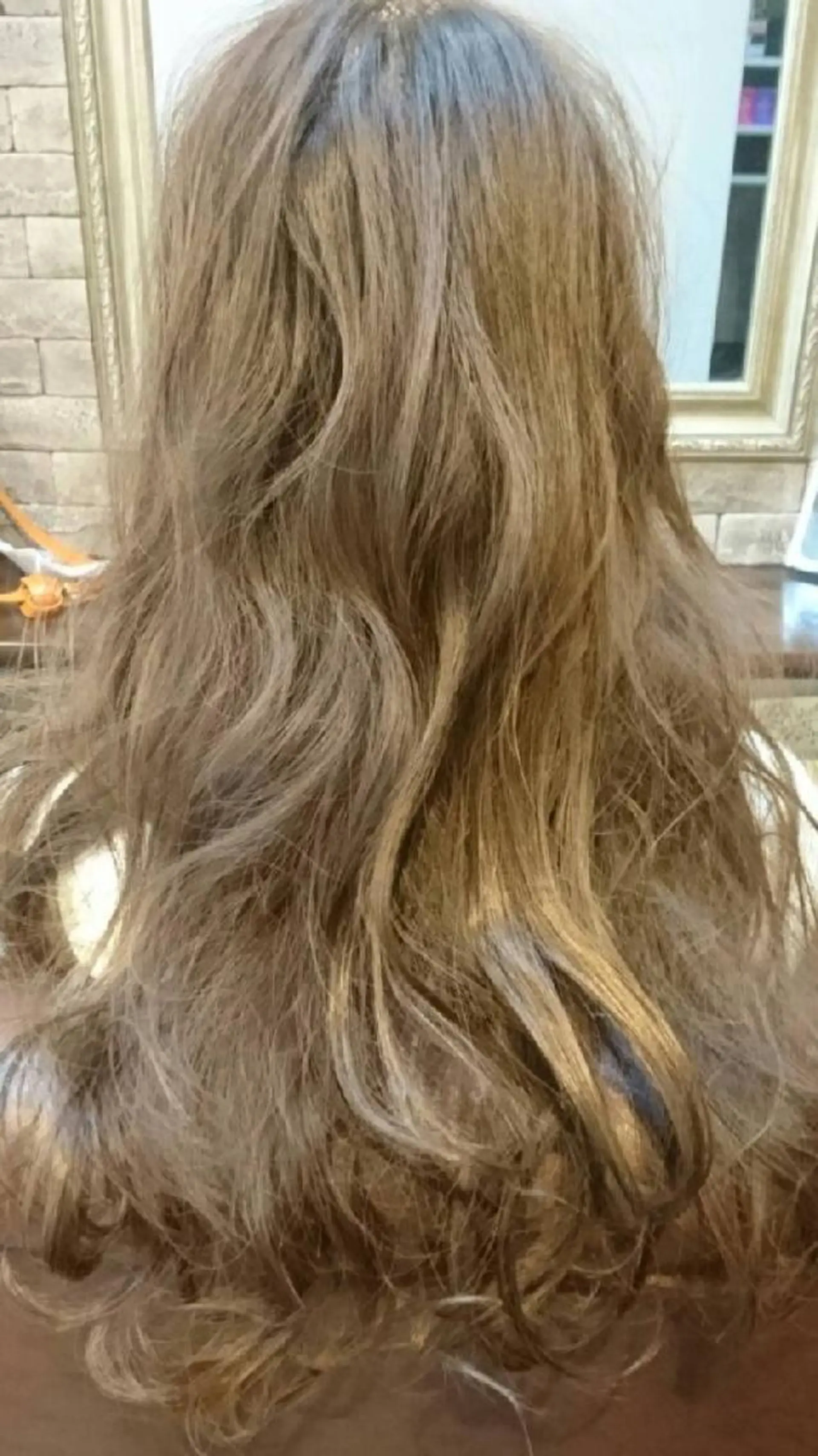 ロング カラー ベージュカラー ハイライトカラー 3Dハイライト ハイライト ヘアカラー トリートメント 美髪 カラーリストのヘアスタイル