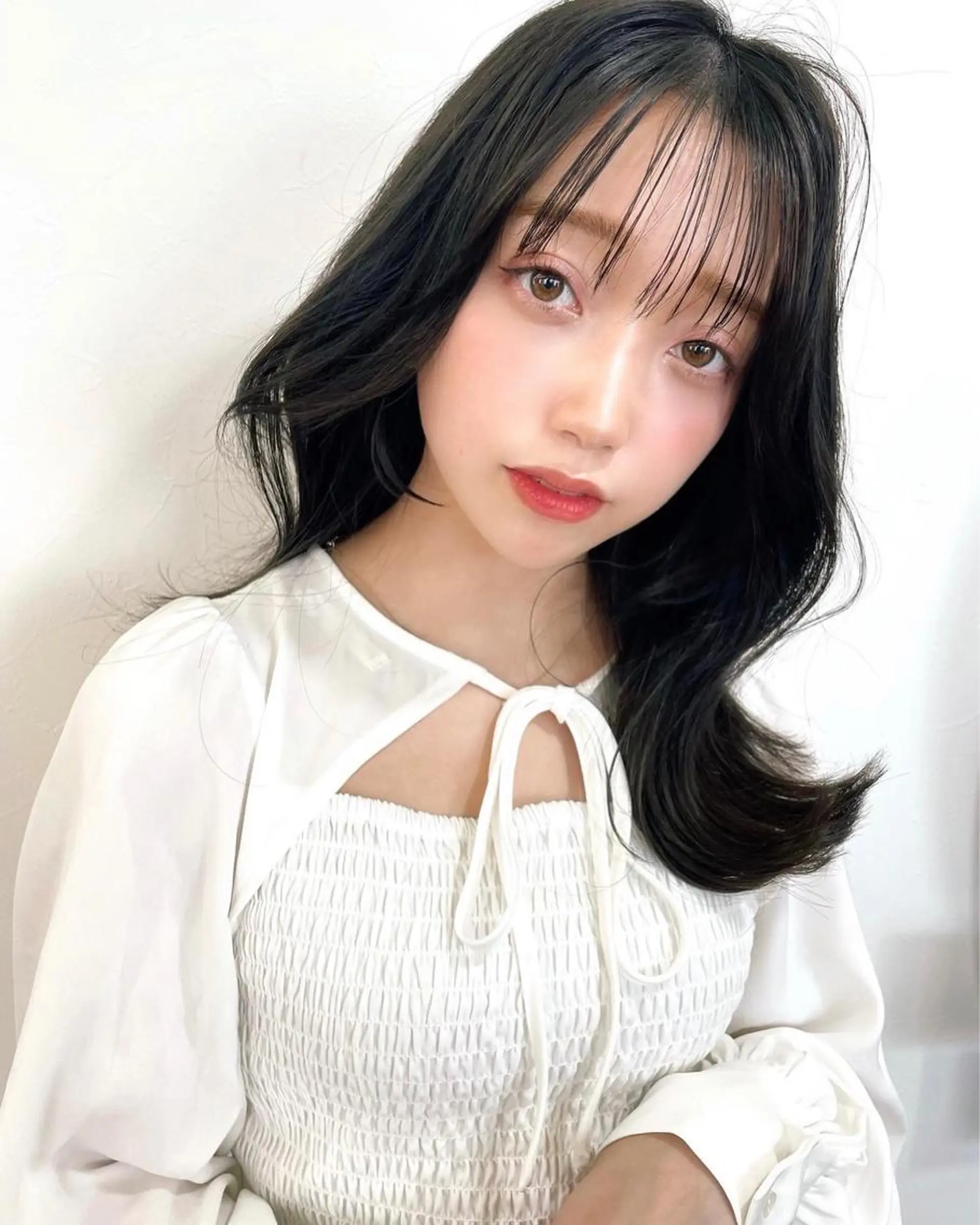 ミディアム レイヤーカット、 大人可愛い　中村美羅のヘアスタイル