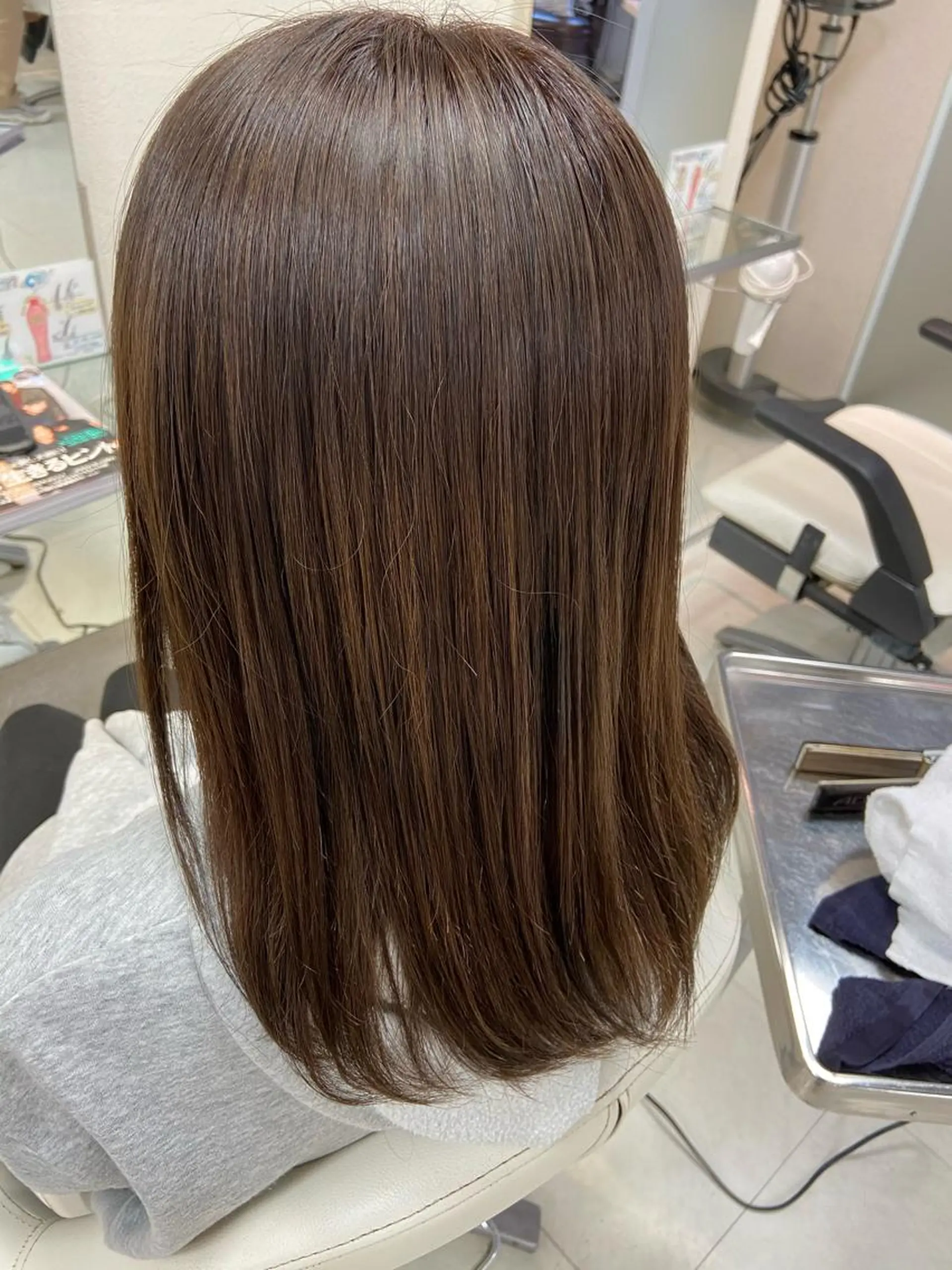 セミロング カラー ブリーチ グレージュ シルバー カット ヘアカラー トリートメント 菊地 美憂のヘアスタイル