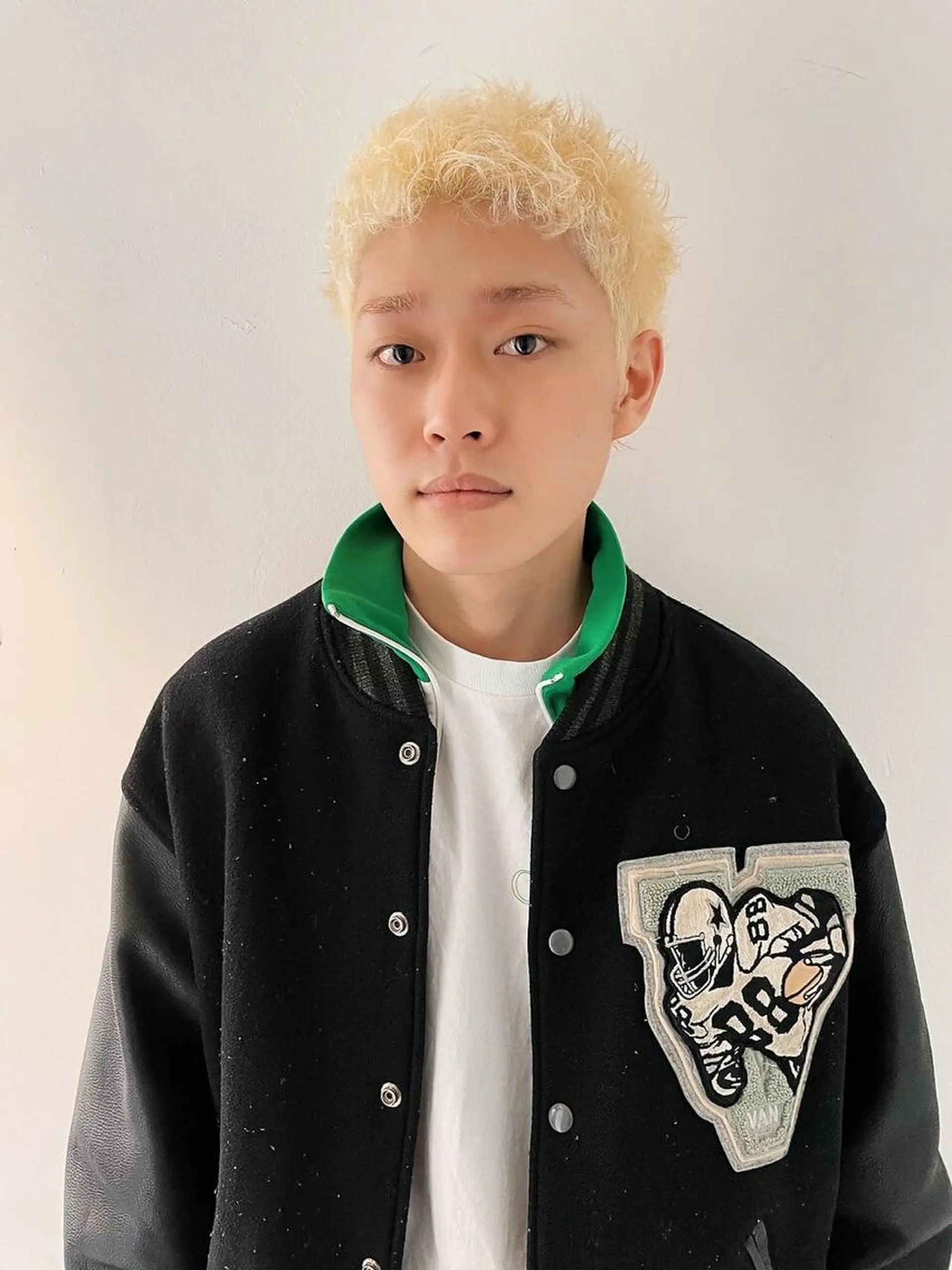 カラー パーマ メンズ メンズバレイヤージュ メンズブリーチ センターパート フェードカット メンズハイライト yiye 青山所属・無料カットモデル募集 🌱ひょうがのヘアスタイル