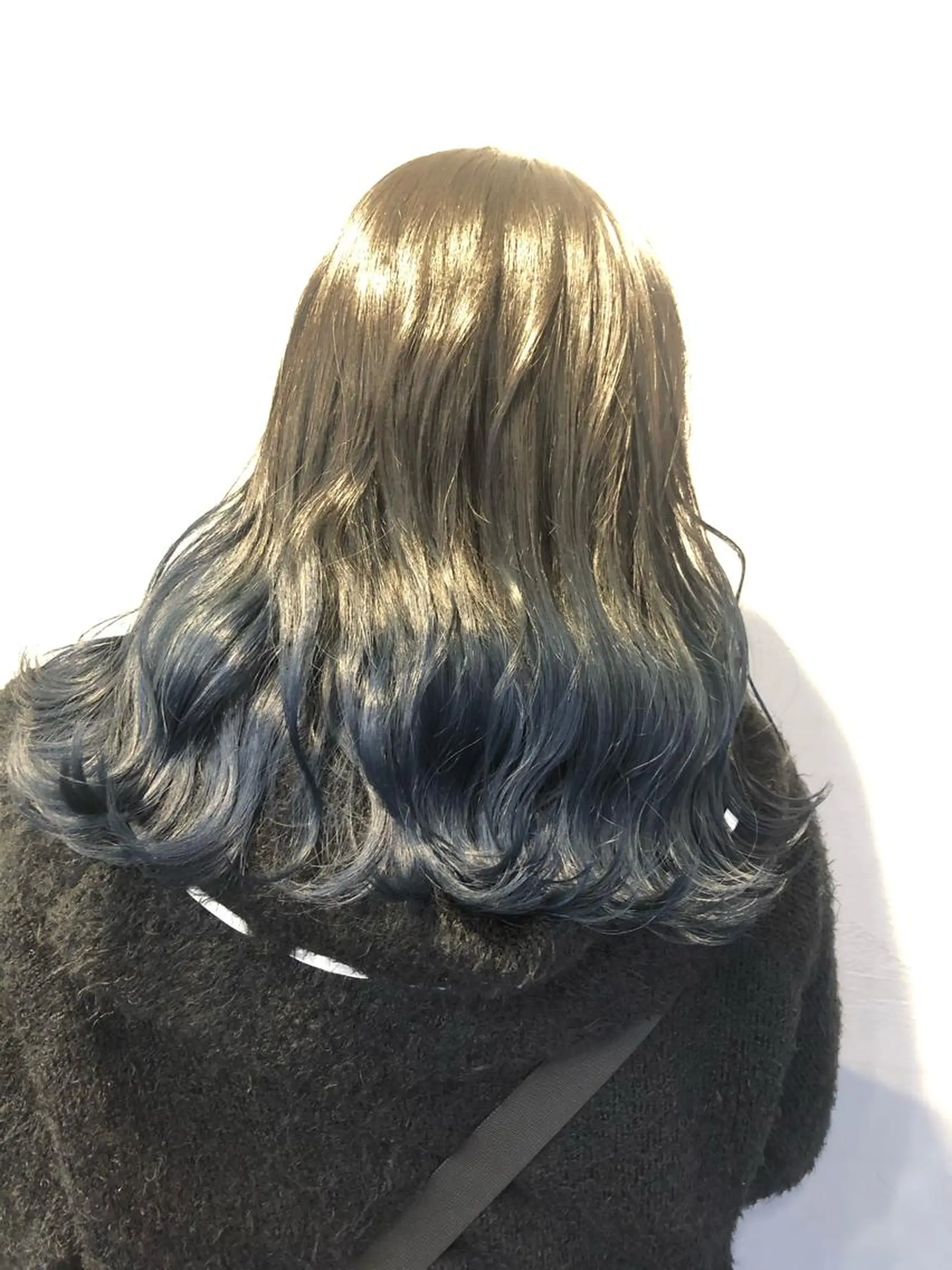 セミロング カラー 黒髪 ブルーカラー ブルーブラック グラデーションカラー Bei Licoldo.Atole  ベイリコルド アトリ所属・ブリーチ、縮毛 髪質改善　宮城一真のヘアスタイル