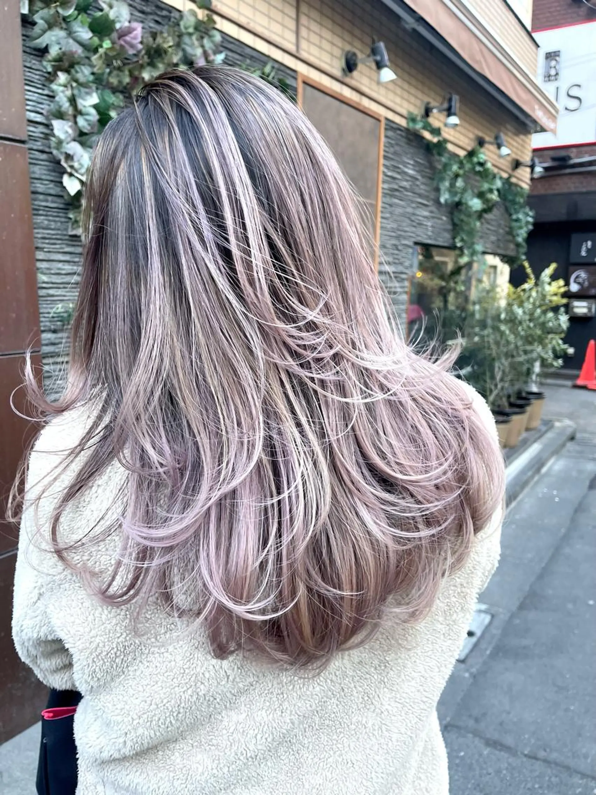 ロング カラー ブリーチ ヘアカラー トリートメント FOLK所属・白髪ぼかしハイライト バレイヤージュヤマトのヘアスタイル