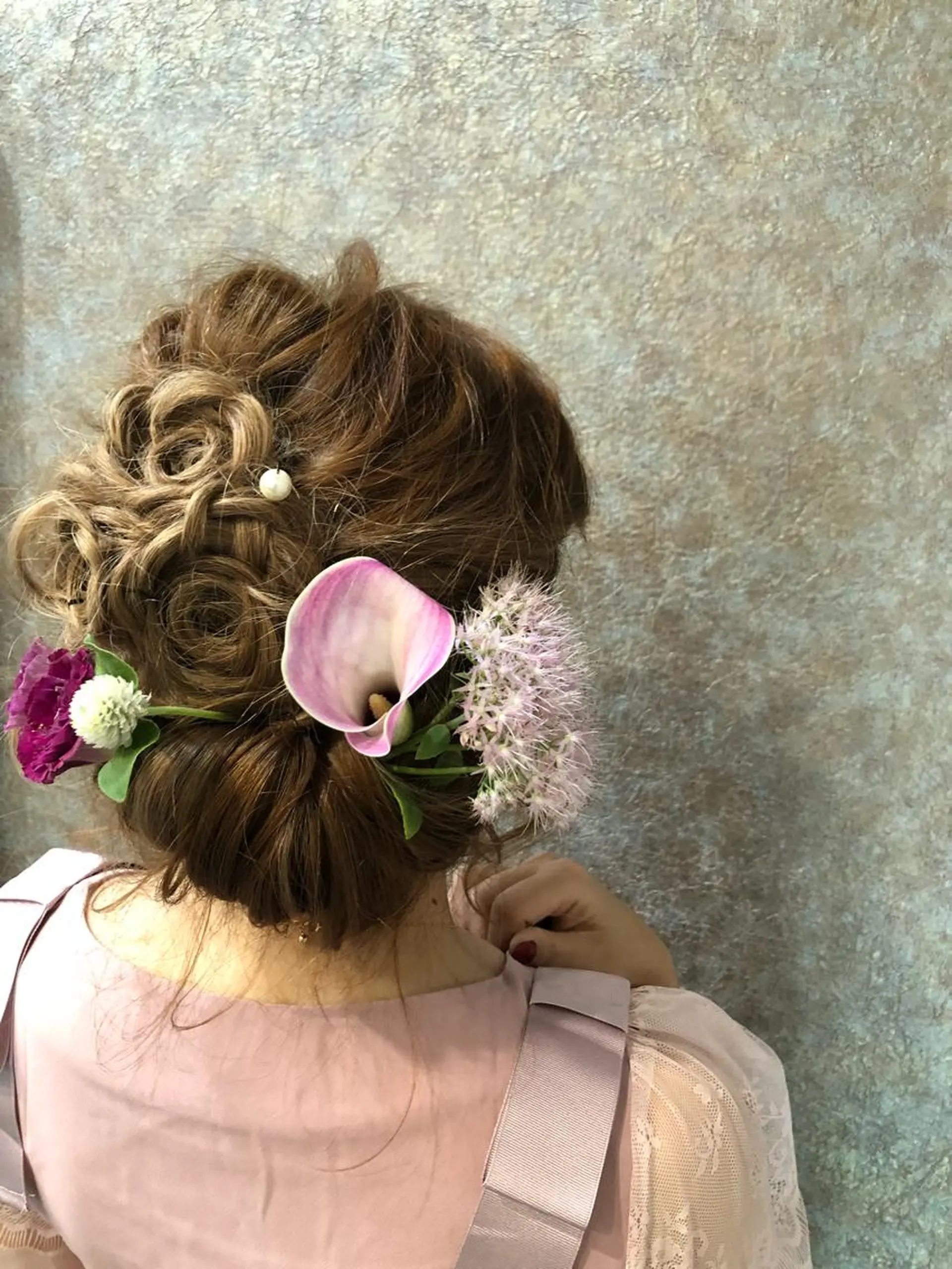 ヘアアレンジ 成人式 結婚式・ブライダル 卒業式のヘアスタイル 野咲き 美容室のマツエク・マツパデザイン