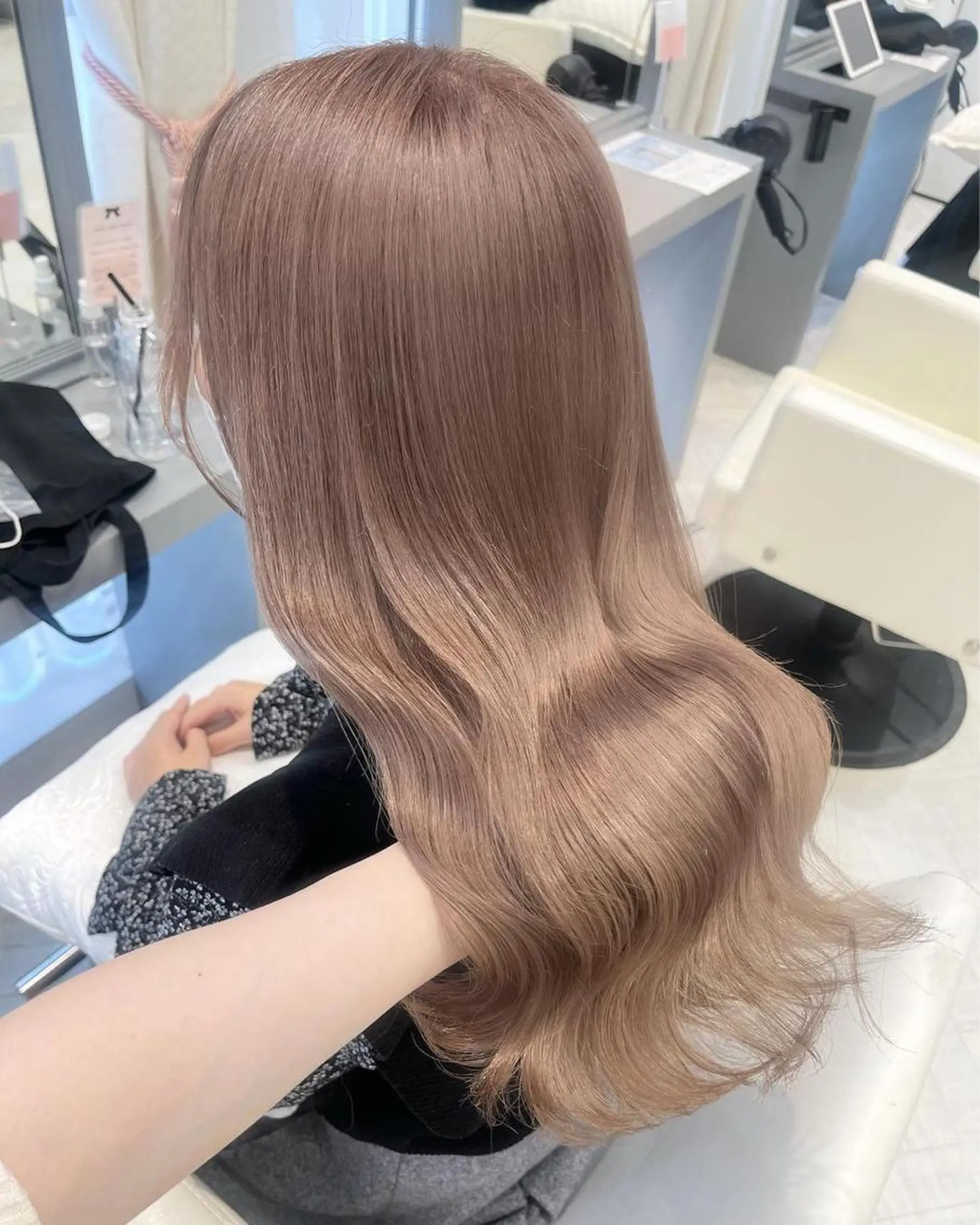 ロング カラー ベージュカラー ブリーチ ミルクティーベージュ クルミ🤍ピンク 🎀韓国ヘアのヘアスタイル