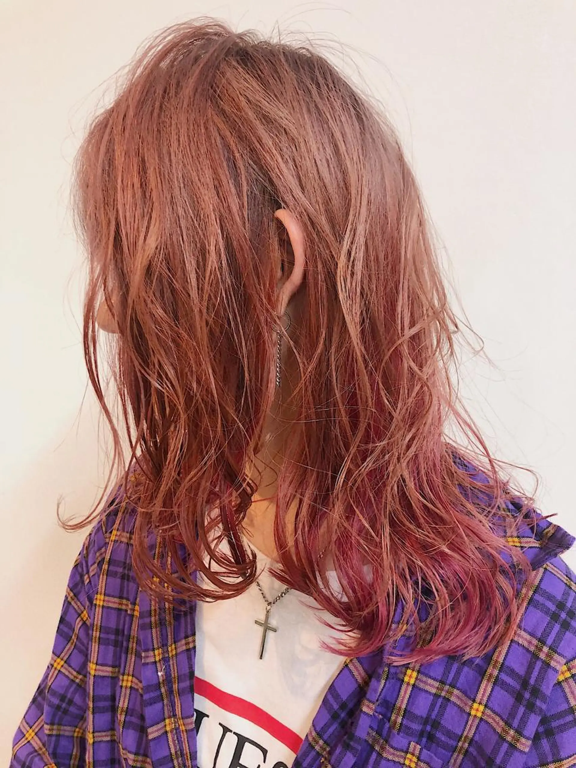 ミディアム カラー ボルドーカラー ピンクカラー カットが得意 🫧ショートボブ🫧のヘアスタイル