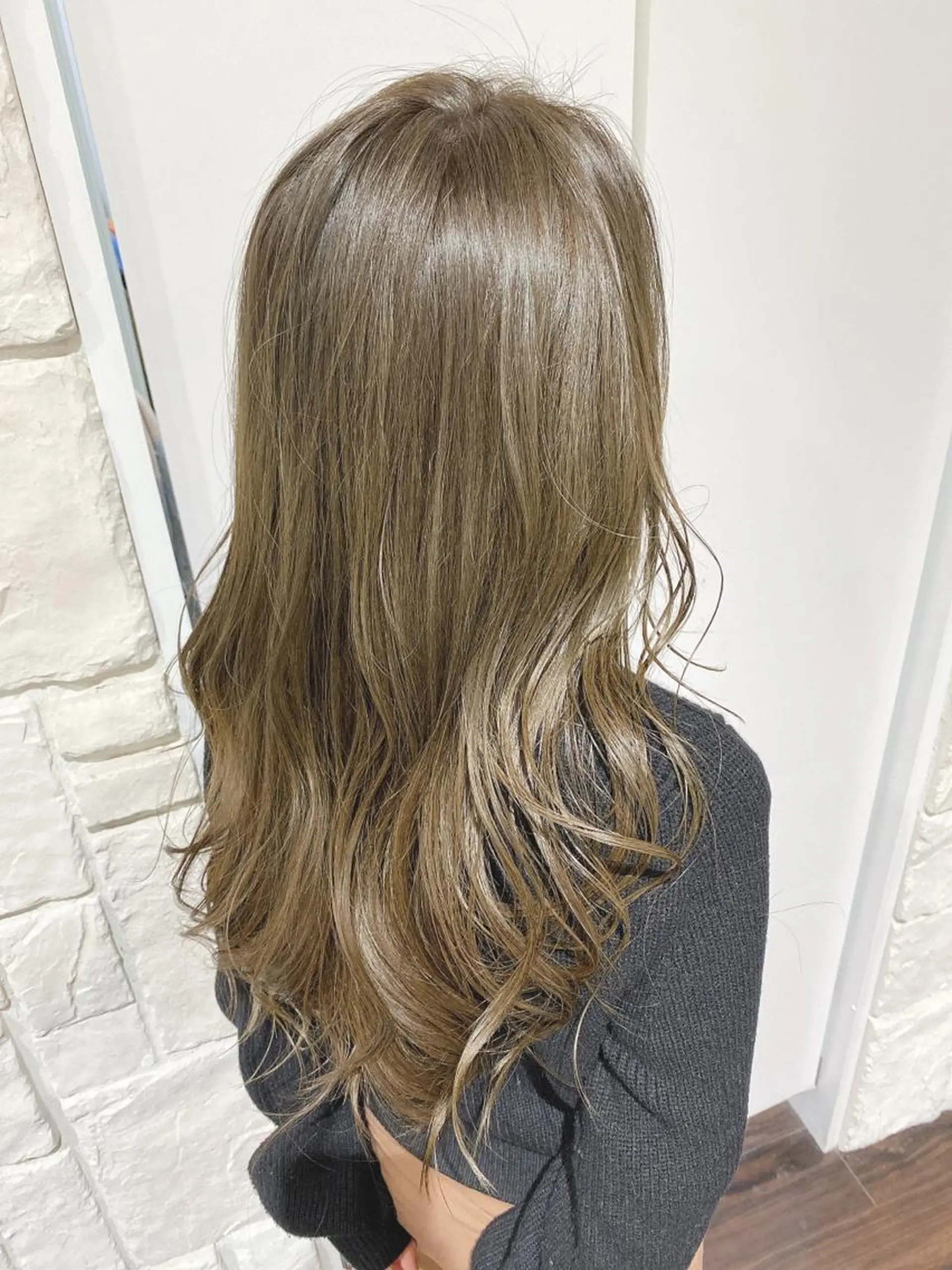 ロング カラー グレージュ カット ヘアカラー トリートメント シェアサロンR所属・川合 勇気のヘアスタイル