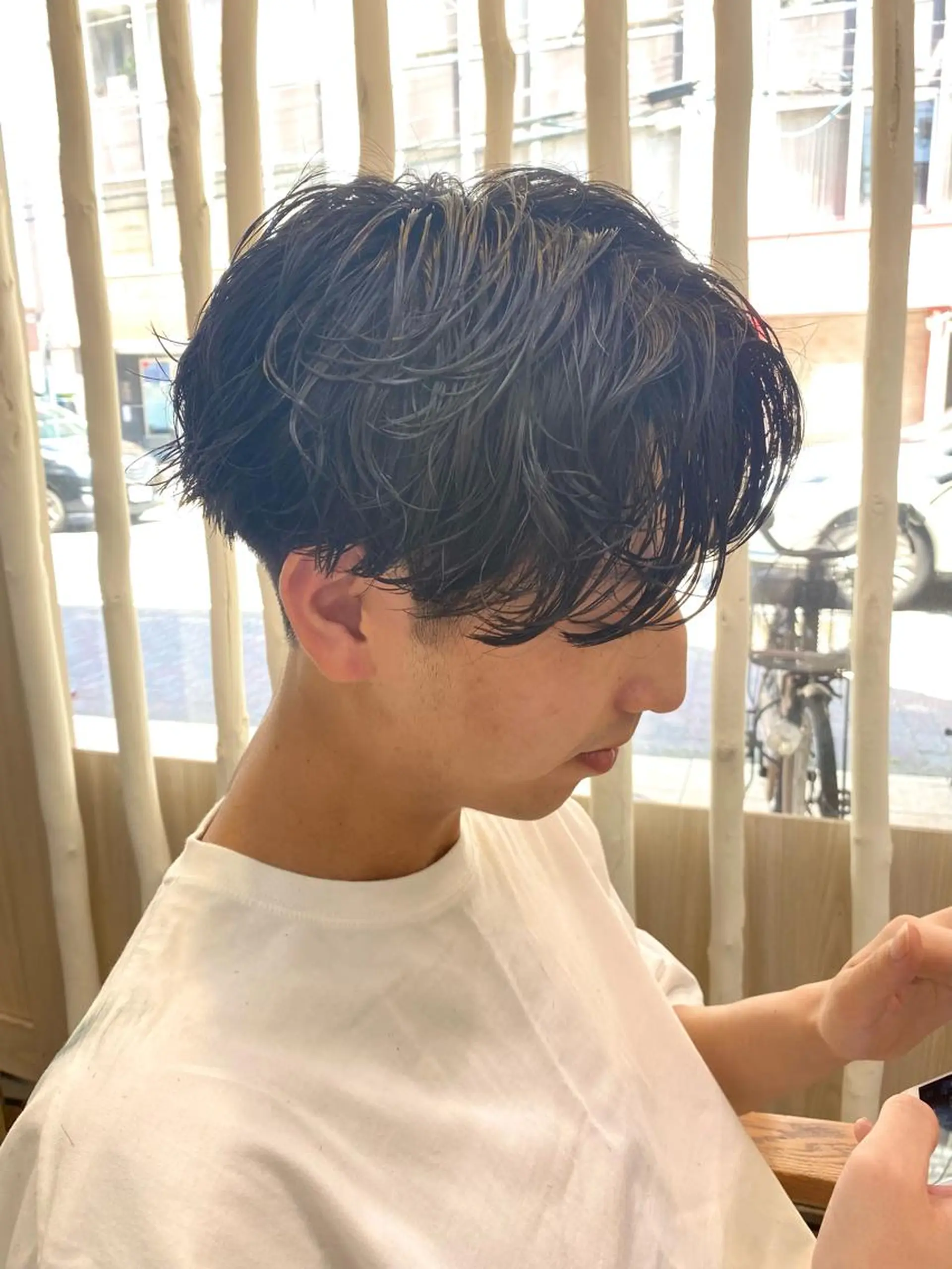 メンズ カット パーマ 柏のセンターパート のプロ関口 柊太のヘアスタイル