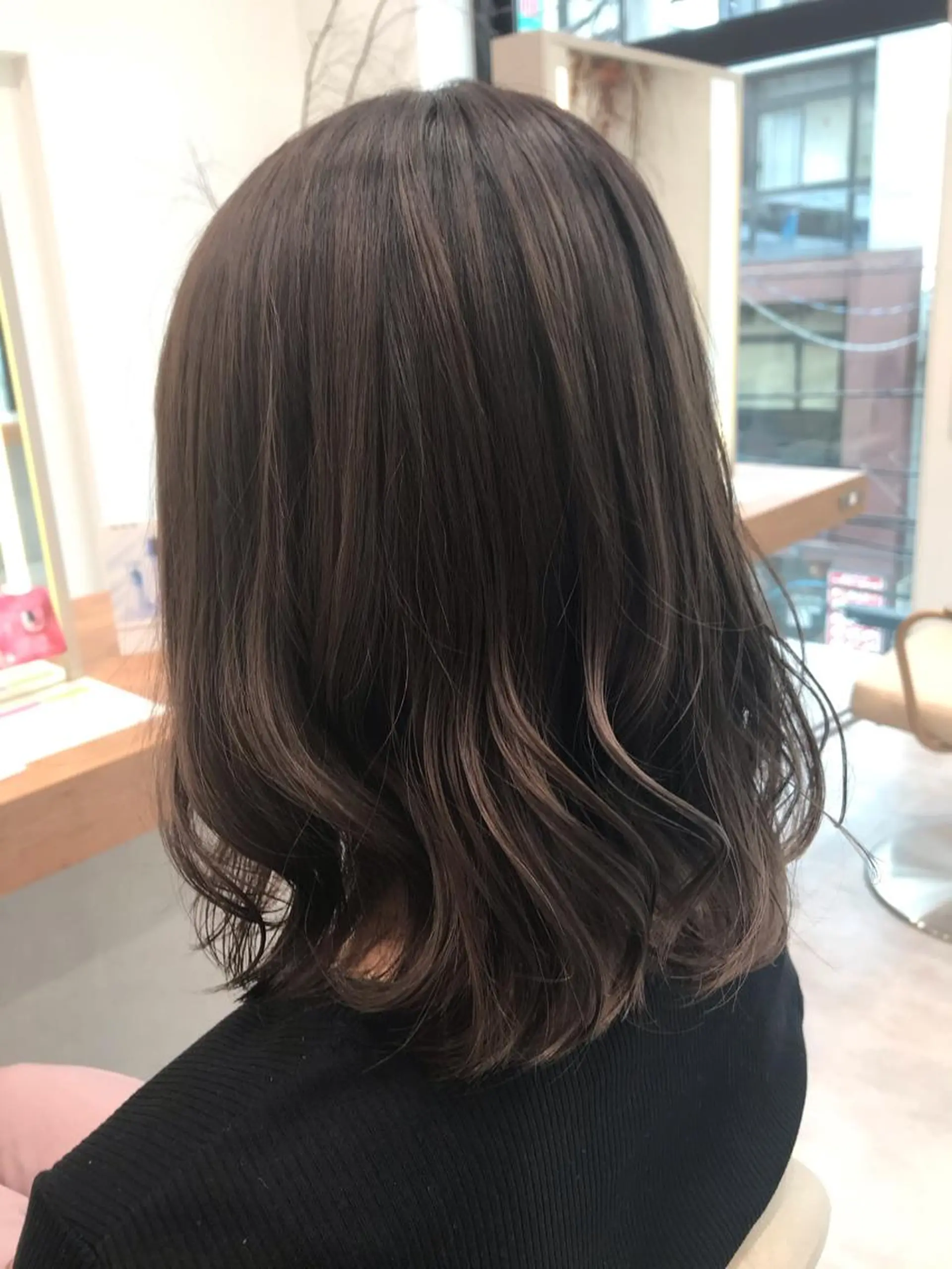 セミロング カラー 木野田 萌のヘアスタイル