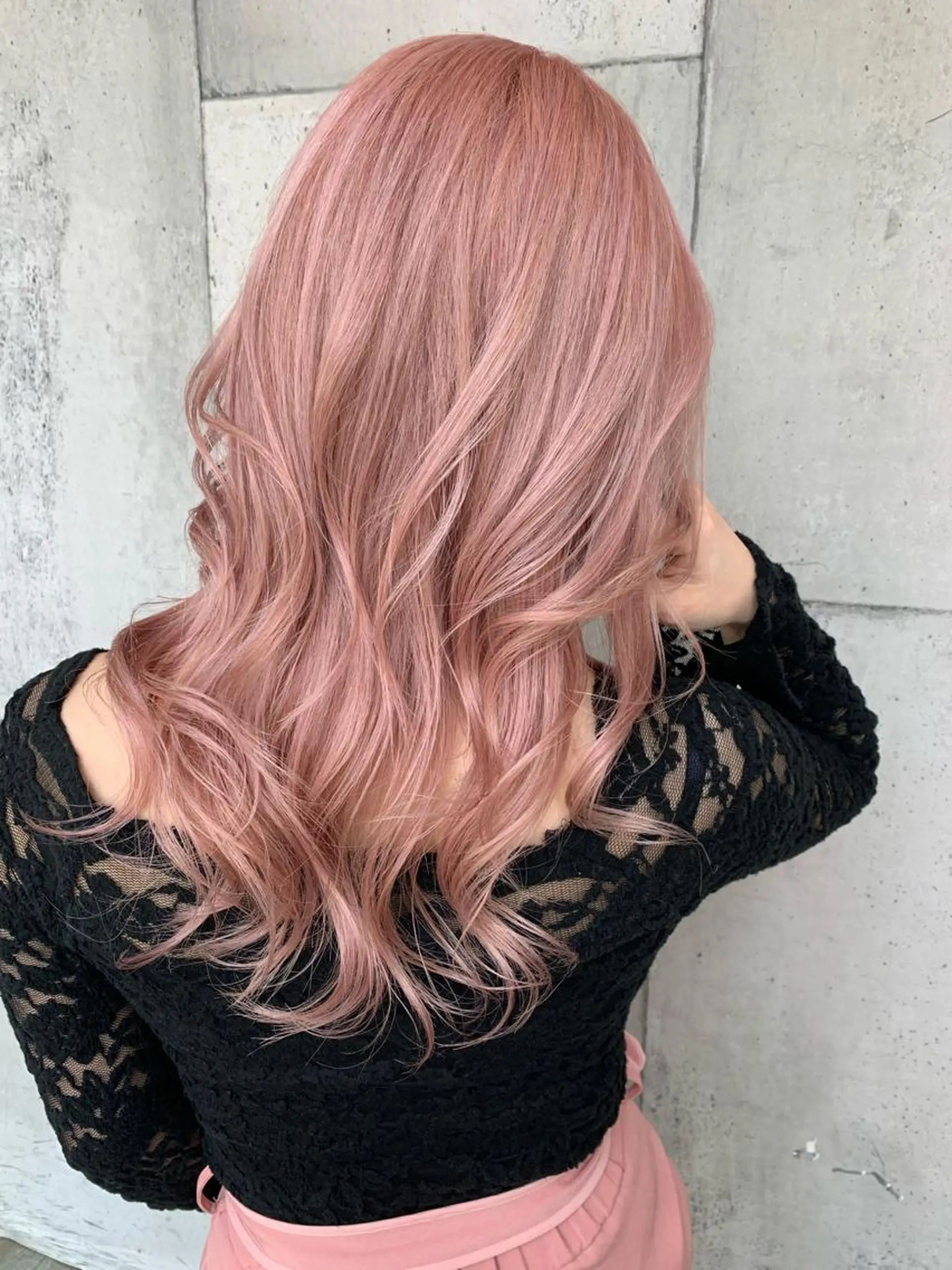 セミロング カラー ベージュカラー ハイトーンカラー ピンクカラー ピンクベージュ ホワイトピンク Little_okinawa所属・Mikuri 【Little】のヘアスタイル