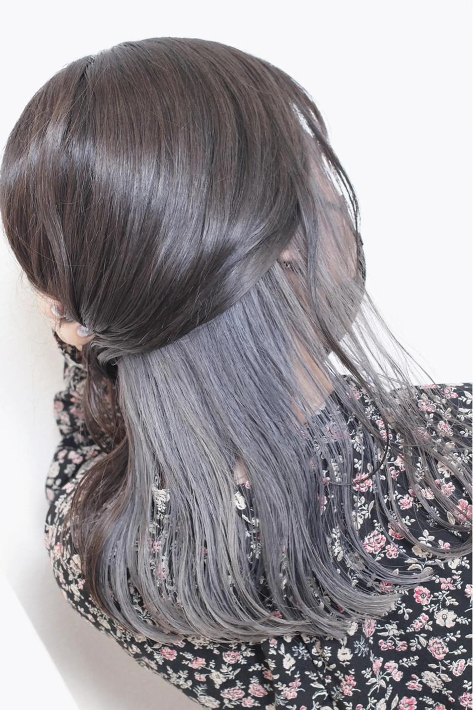 ミディアム カラー インナーカラー シルバー ヘアカラー 土居 正季のヘアスタイル