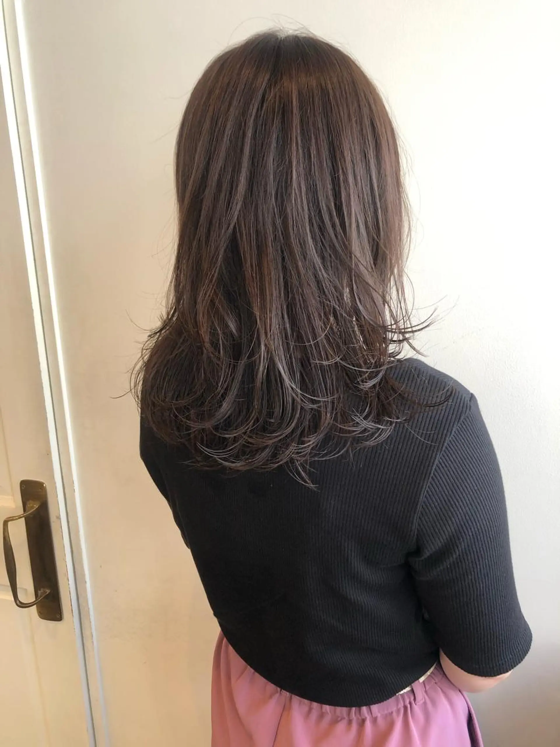 ミディアム カラー カット ヘアカラー トリートメント MIOベージュカラー 柔らかいカラーのヘアスタイル