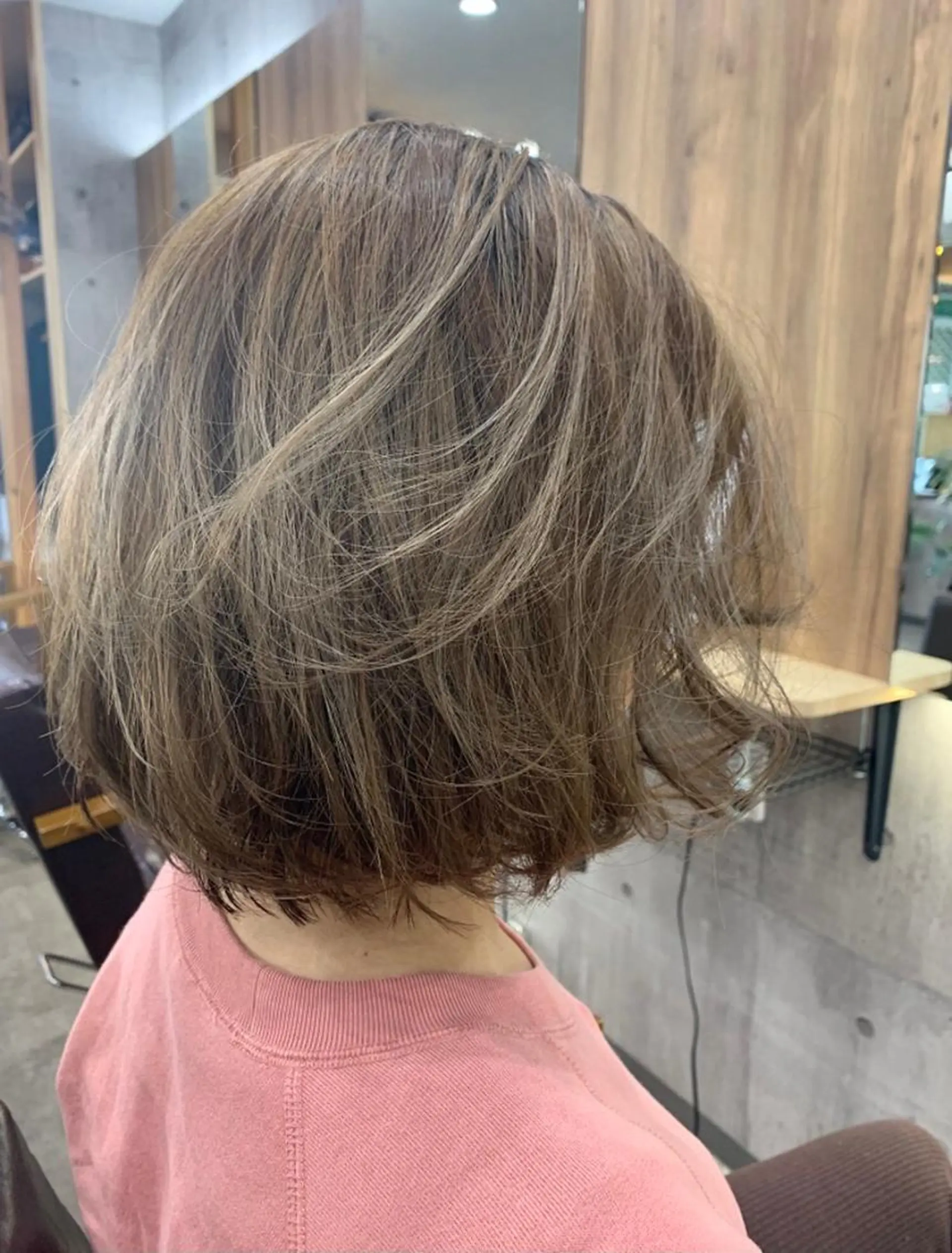 ショート カラー バレイヤージュ ブリーチ ケアブリーチ ダブルカラー イヤリングカラー ヘアカラー hair salon mementoのヘアスタイル