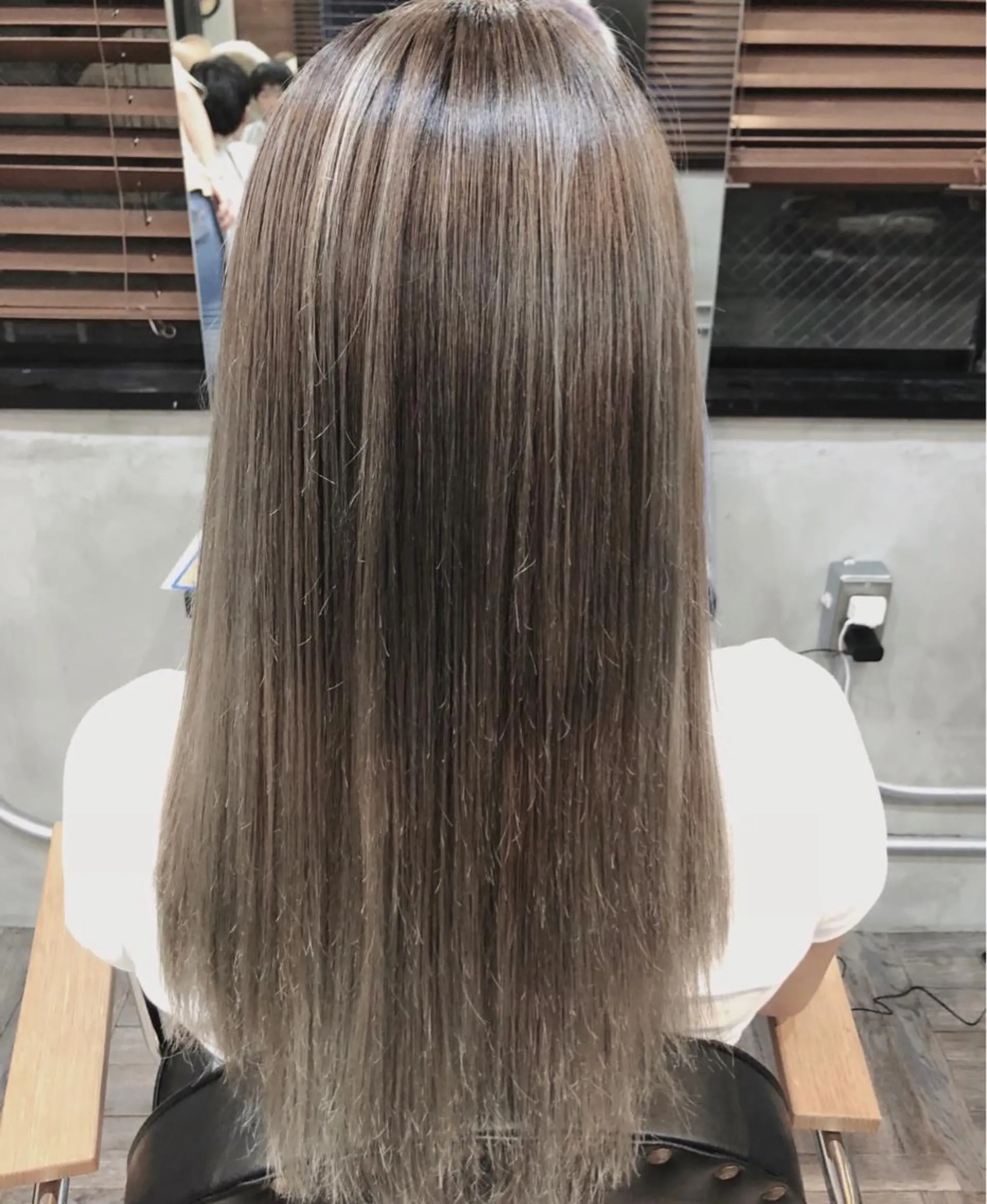ミディアム カラー ベージュカラー ブリーチ ホワイトベージュ ヘアカラー La fith hair ponte所属・🔥ハイトーン🔥 🌈柴田尚貴🌈のヘアスタイル