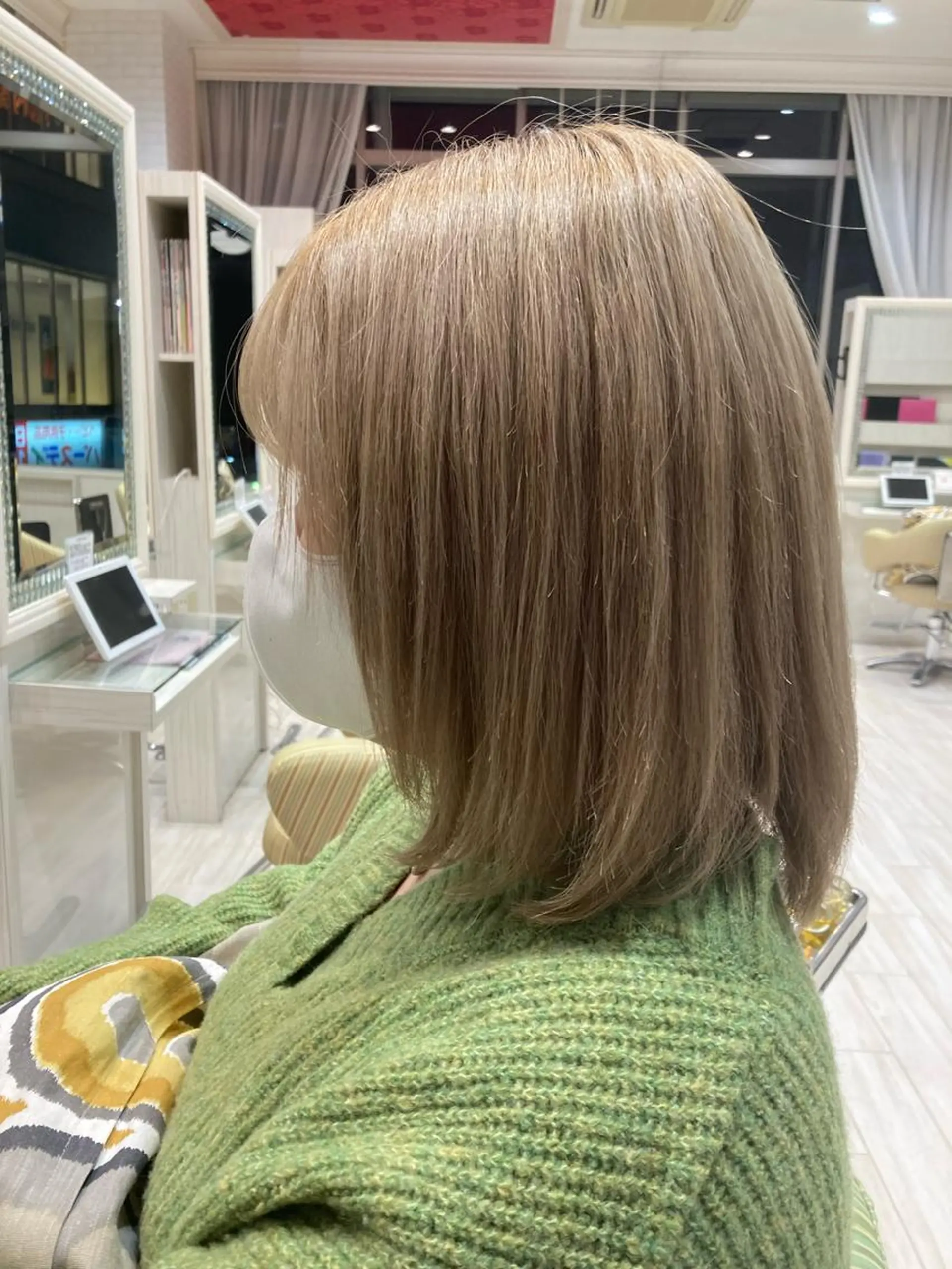 ミディアム ヘアカラー 永倉 はるかのヘアスタイル