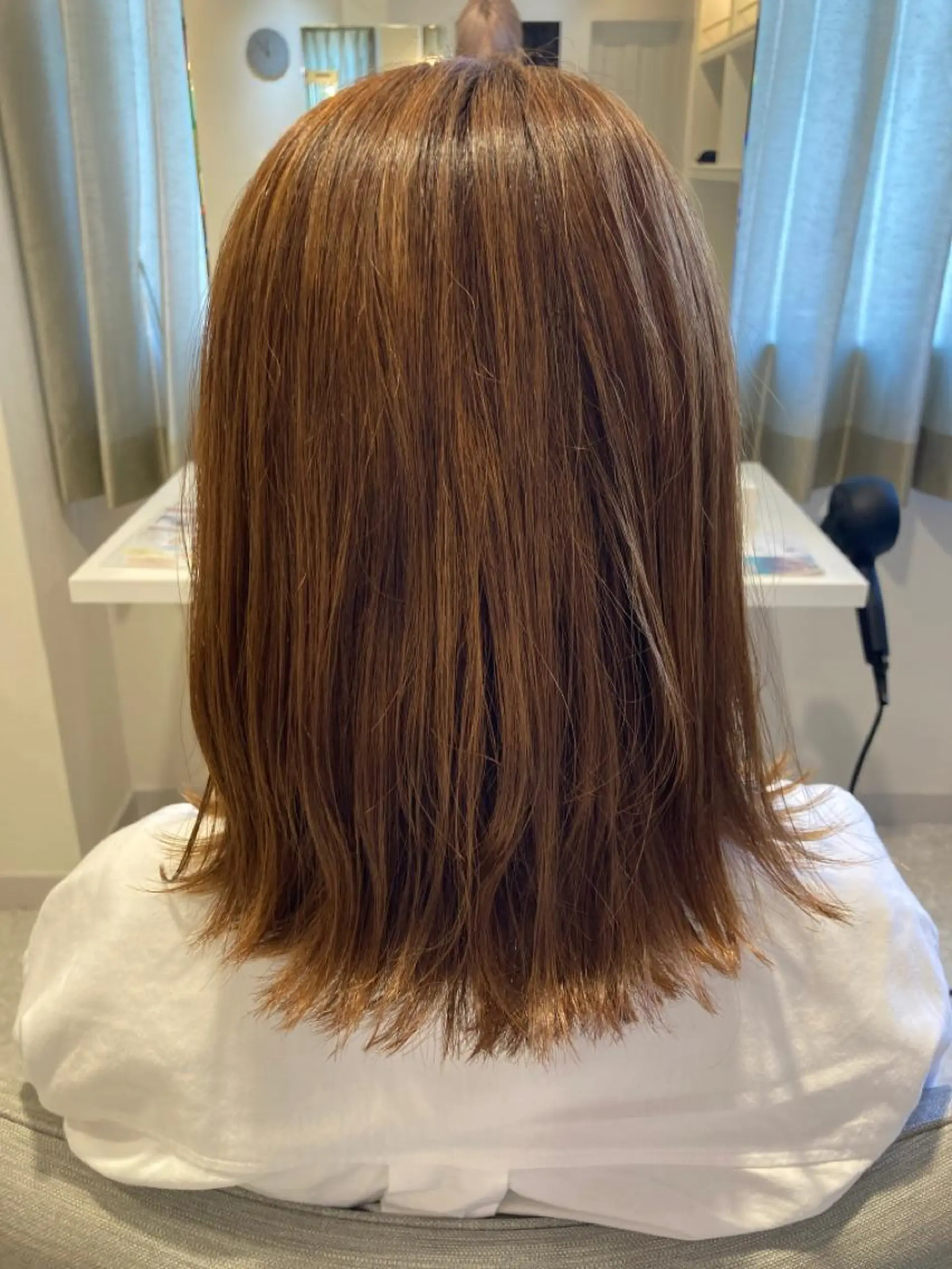 ミディアム ナルセナツキ 👾ハイトーンのヘアスタイル