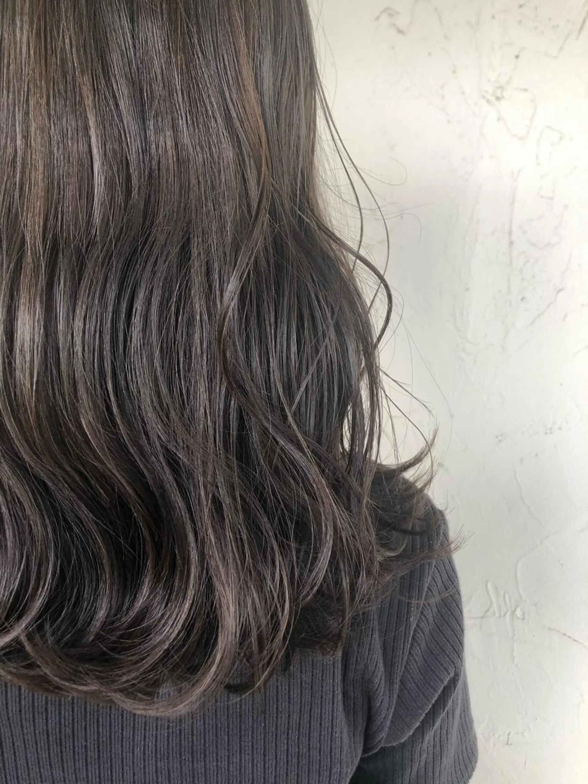 ロング カラー ヘアカラー 小見山 琴衣のヘアスタイル