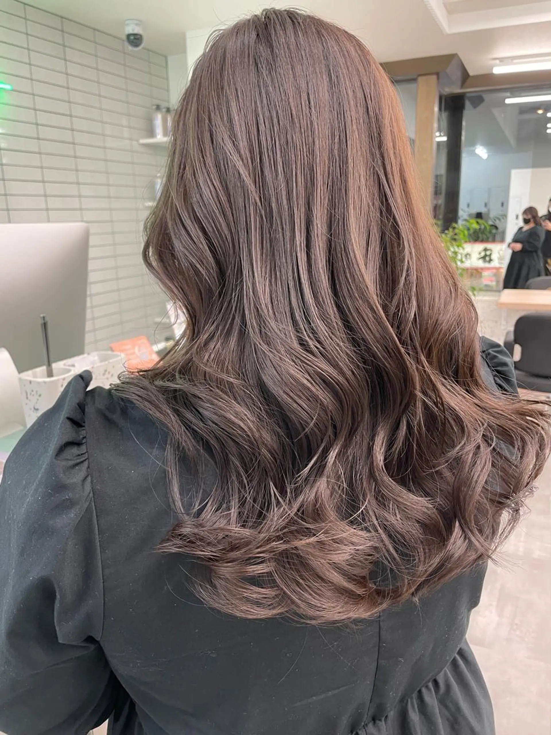 ロング カラー 透明感カラー デザインカラー グレージュ ハイライトカラー バイオレットカラー 💚透明感カラー💚 ♻️本間♻️のヘアスタイル
