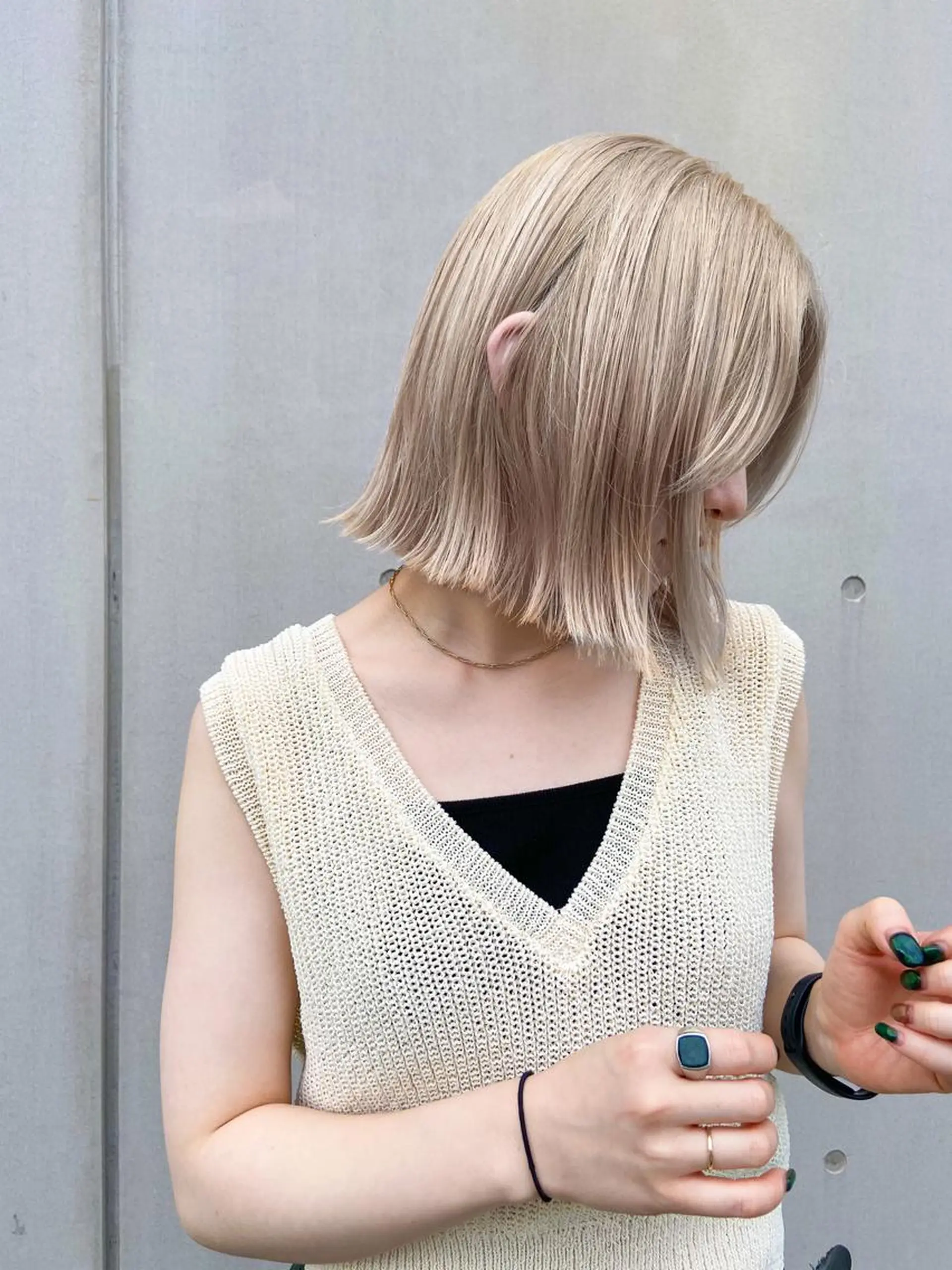 ミディアム カラー ブリーチ ヘアカラー トリートメント 岡本康平/ボブ /ブリーチ/レイヤーのヘアスタイル