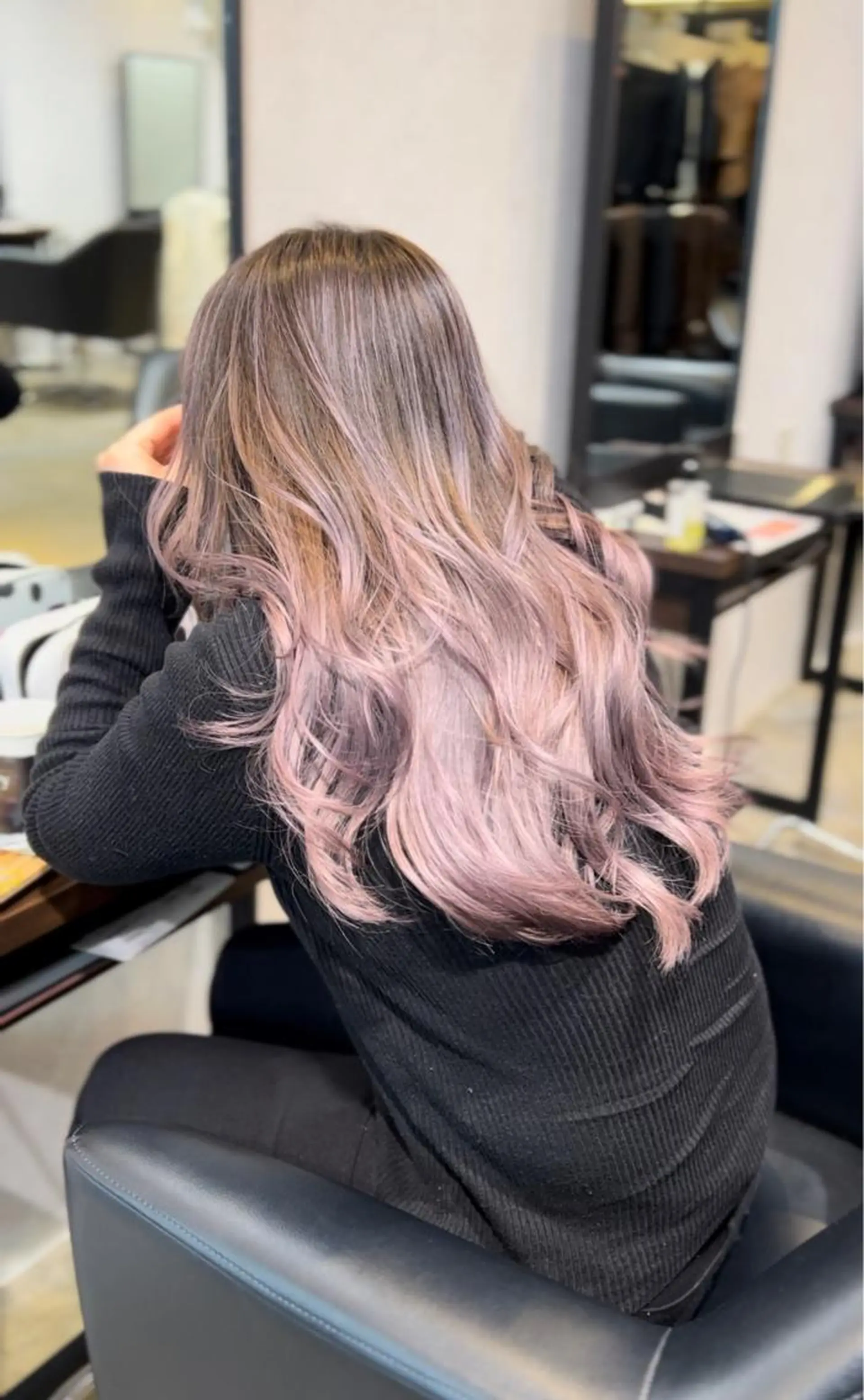 ロング カラー バレイヤージュ ブリーチ レイヤーカット ヘアカラー Merly Osakaのヘアスタイル