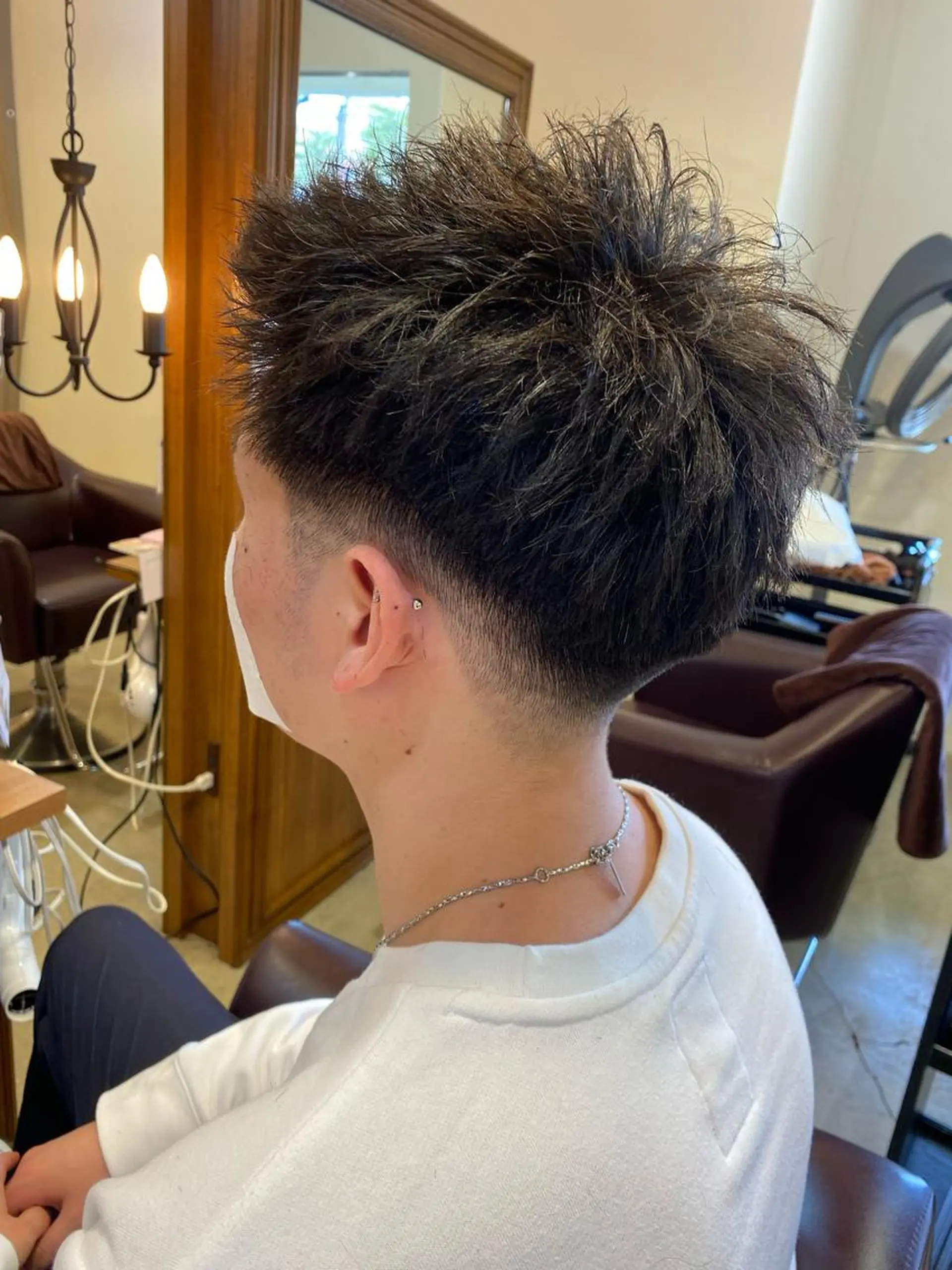 ショート ヘアアレンジ メンズ フェードカット 顔周りカット SALOWIN京都河原町Suite店所属・外国人風レイヤー/ ハイトーンSHUのヘアスタイル