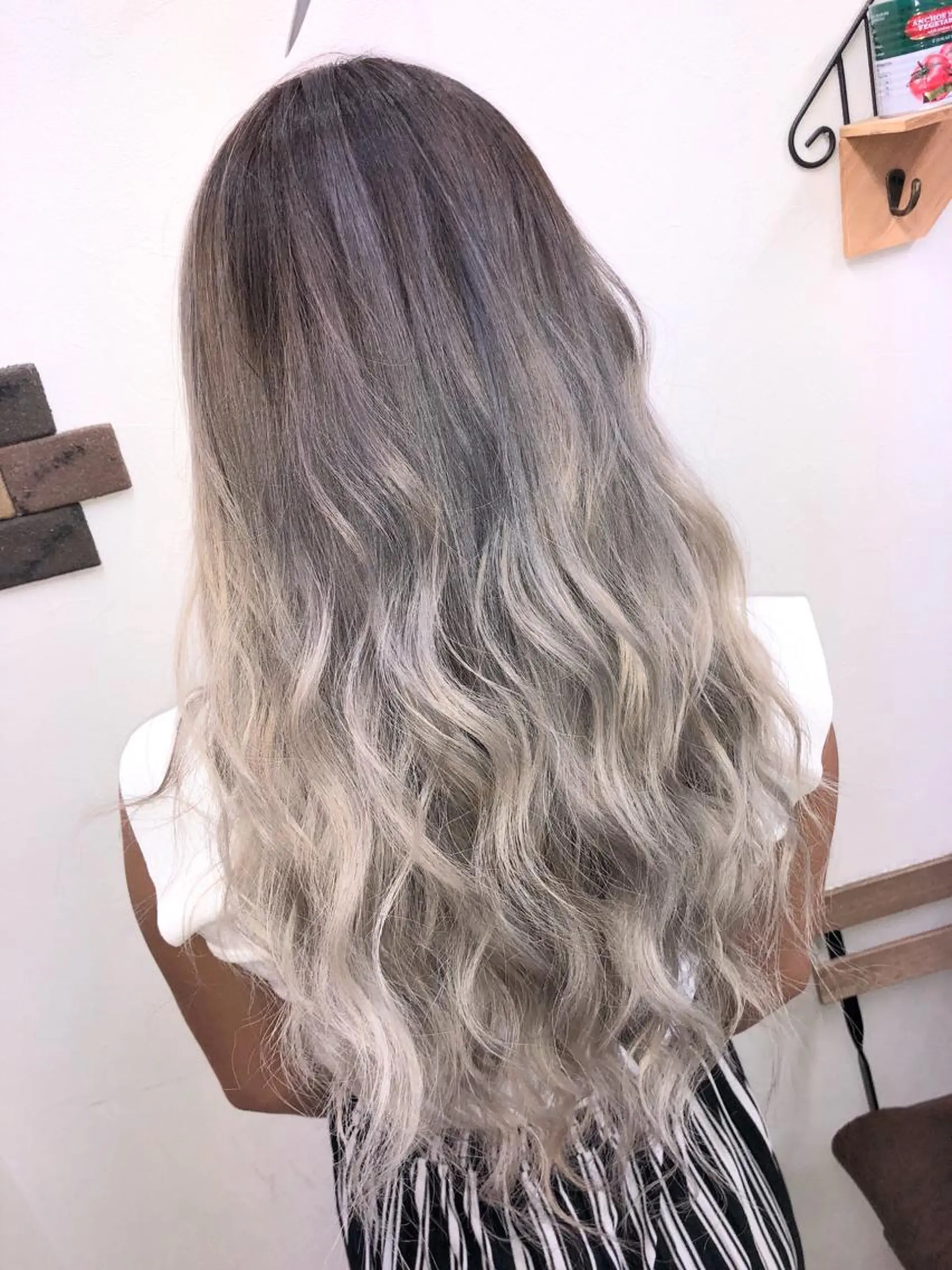 ロング カラー アッシュ ホワイトアッシュ ヘアカラー トリートメント MAKO ❤️‍🔥NEXTのヘアスタイル