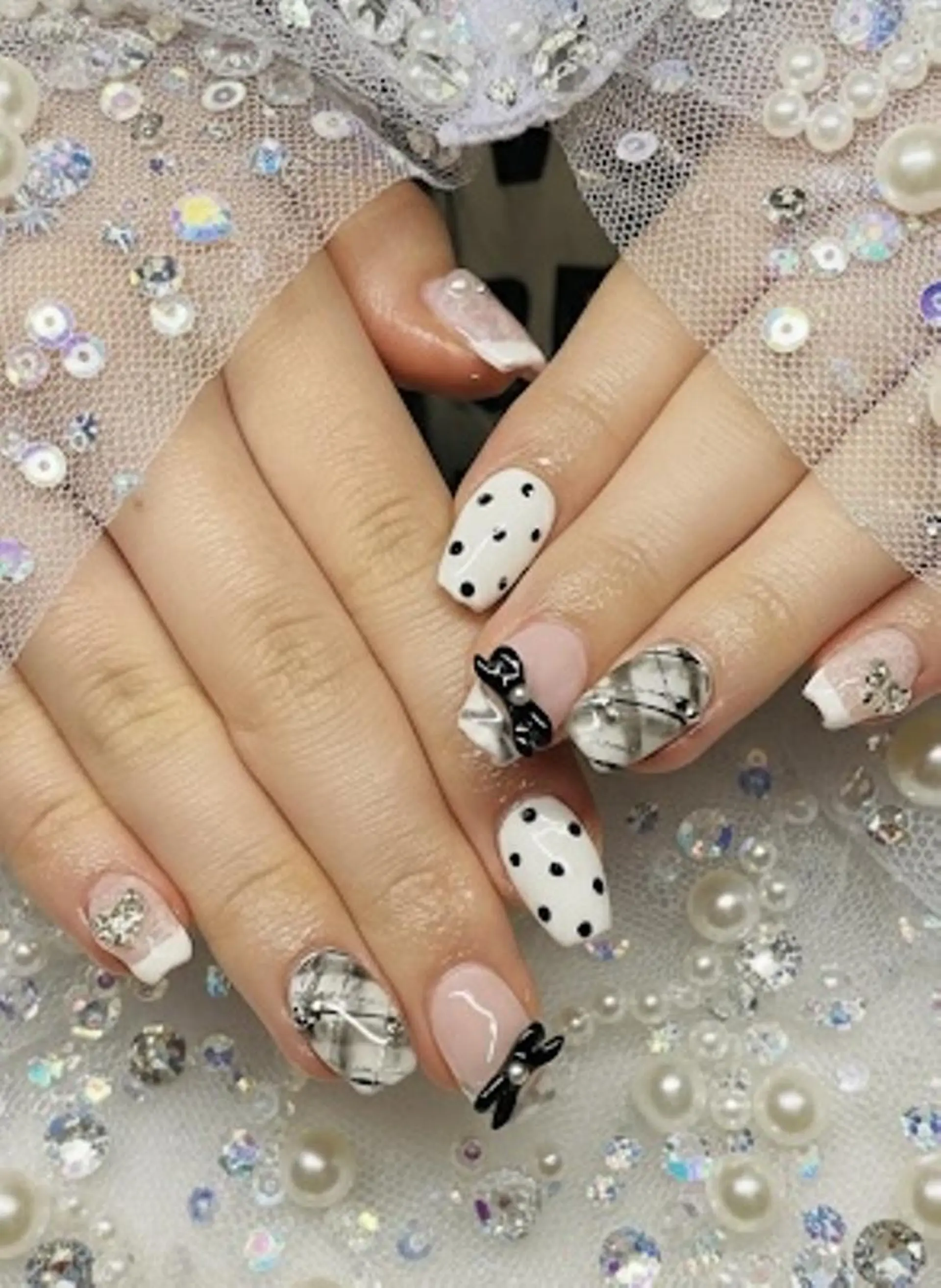 ネイル ドット ガーリー ショートネイル ハンドネイル 24時間営業 UNABOMBAのネイルデザイン