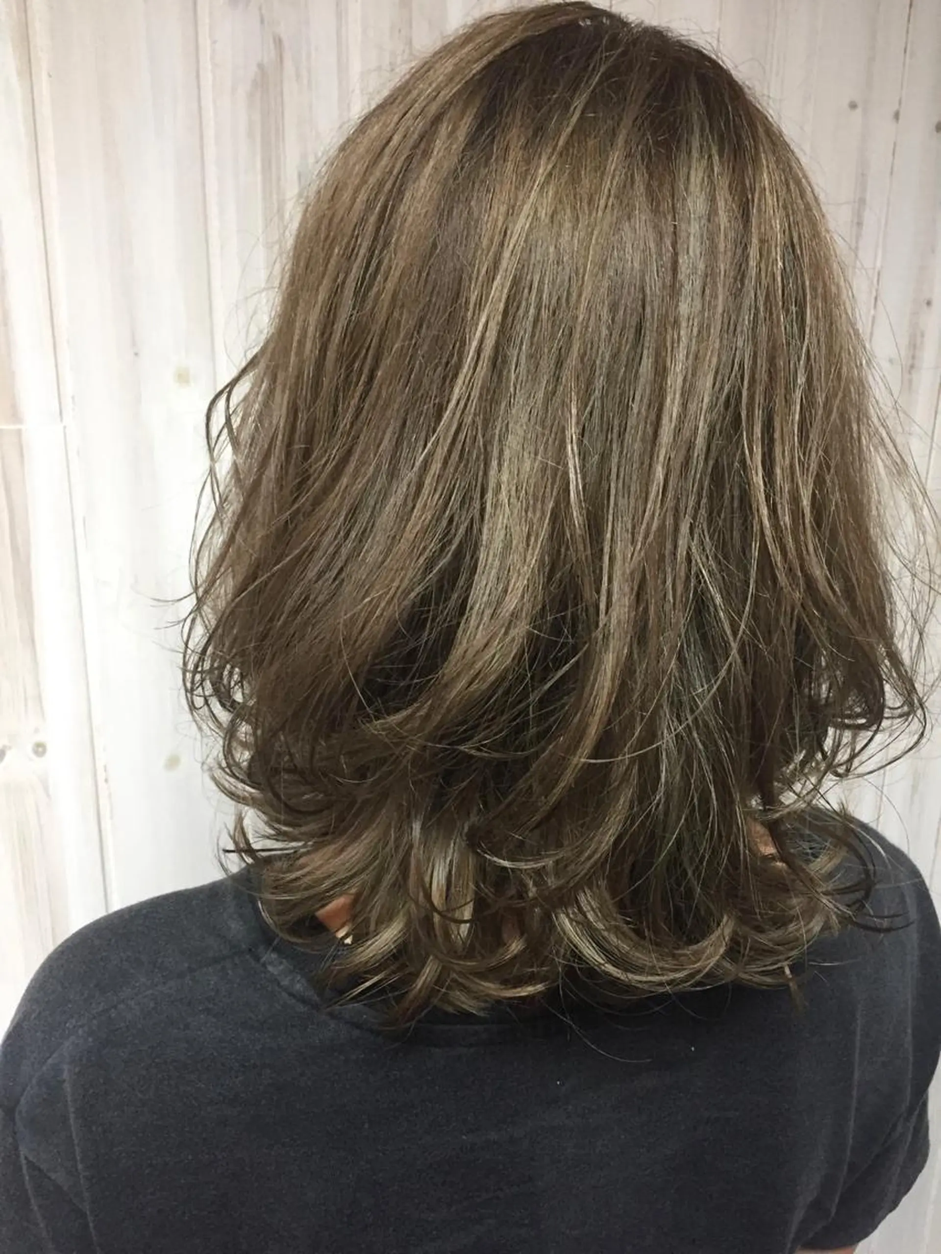 ミディアム カラー 吉祥寺aivee 若手注目スタッフのヘアスタイル