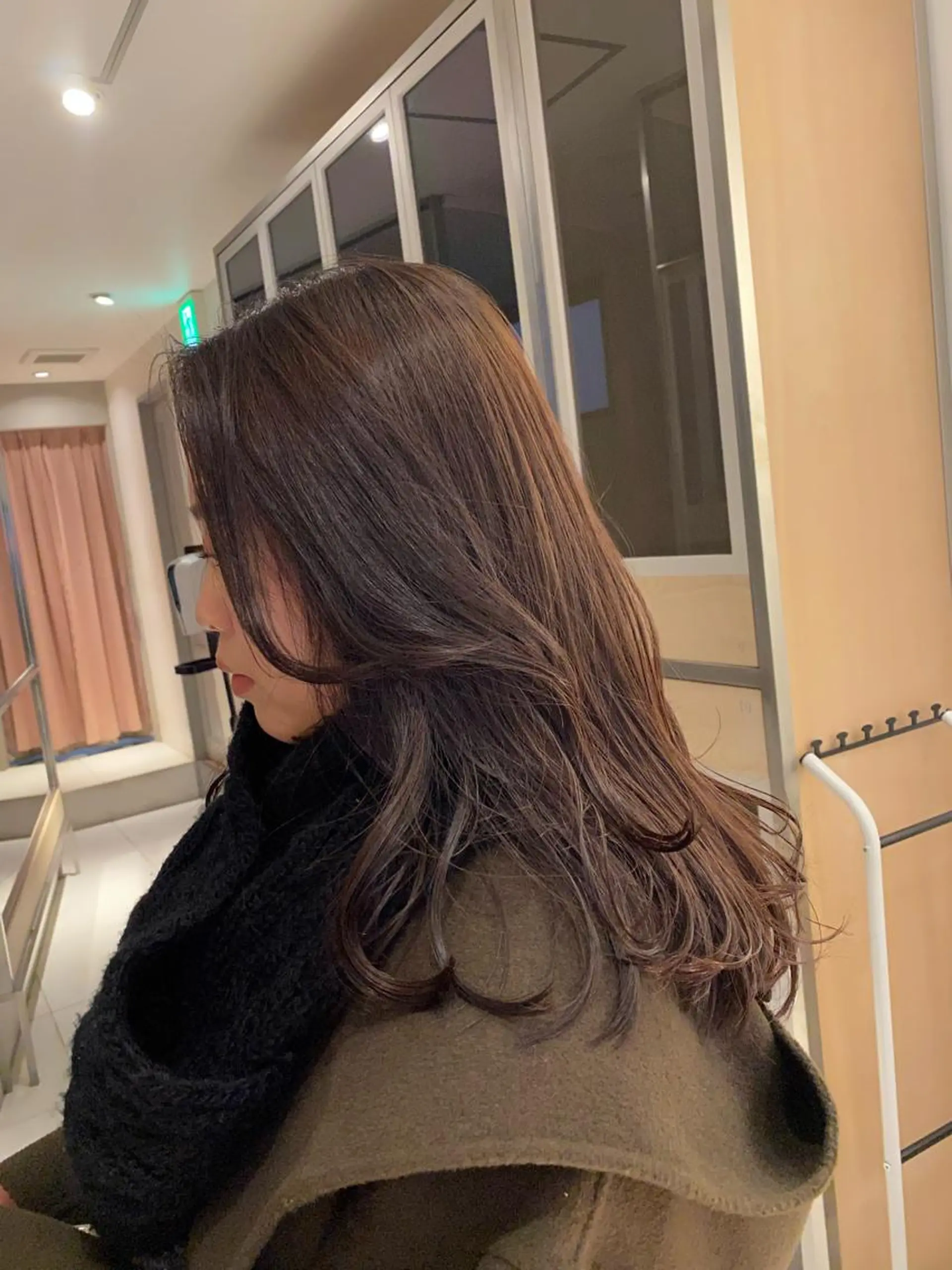 セミロング カラー 艶髪/ダークトーン 🩶丸山日向のヘアスタイル
