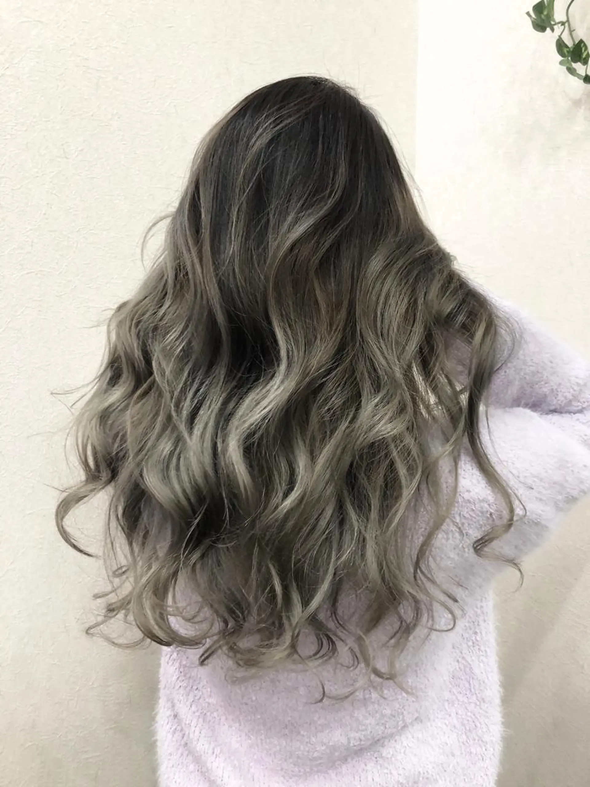 ロング カラー ヘアアレンジ ブリーチ グラデーションカラー シルバー Asian Hair &Eyebrowのヘアスタイル