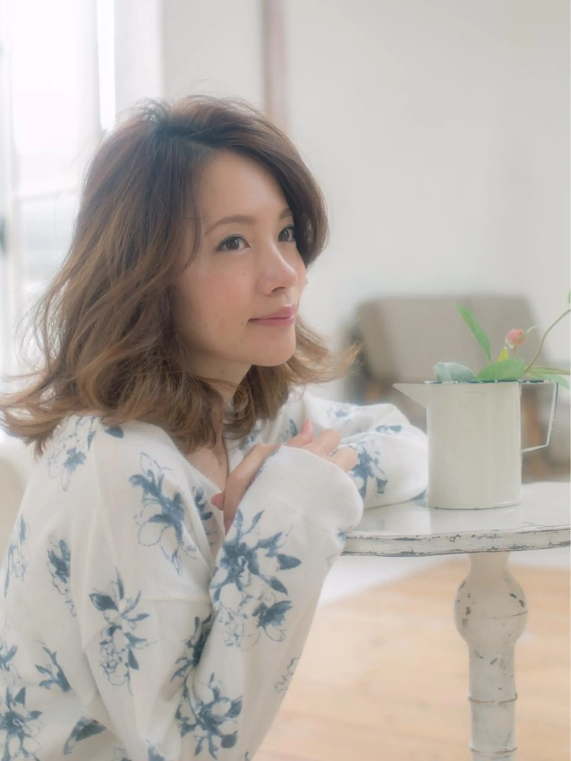 ミディアム カラー ヤナ マネージャーのヘアスタイル