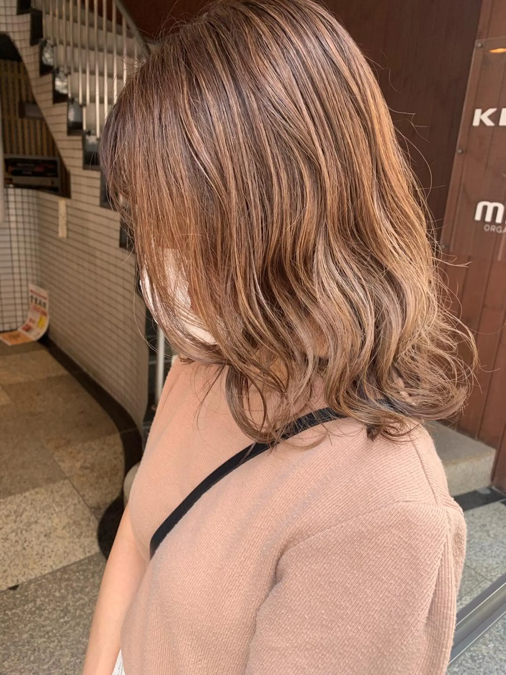 ミディアム カラー ヘアアレンジ ベージュカラー ハイライトカラー ミルクティーベージュ ハイライト 🫧透明感カラー/ ボブ/小笠原汐海🪽のヘアスタイル