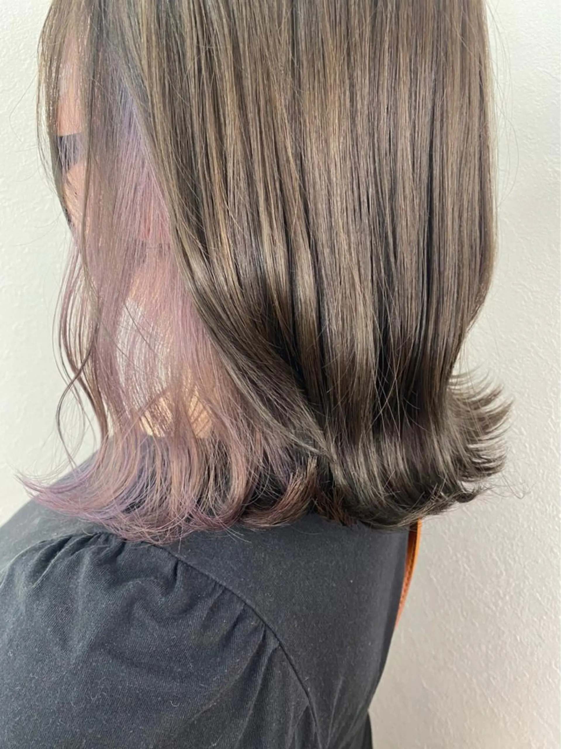 ミディアム カラー イヤリングカラー ピンクカラー ホワイトピンク 遠藤沙也加 /レイヤーカットのヘアスタイル