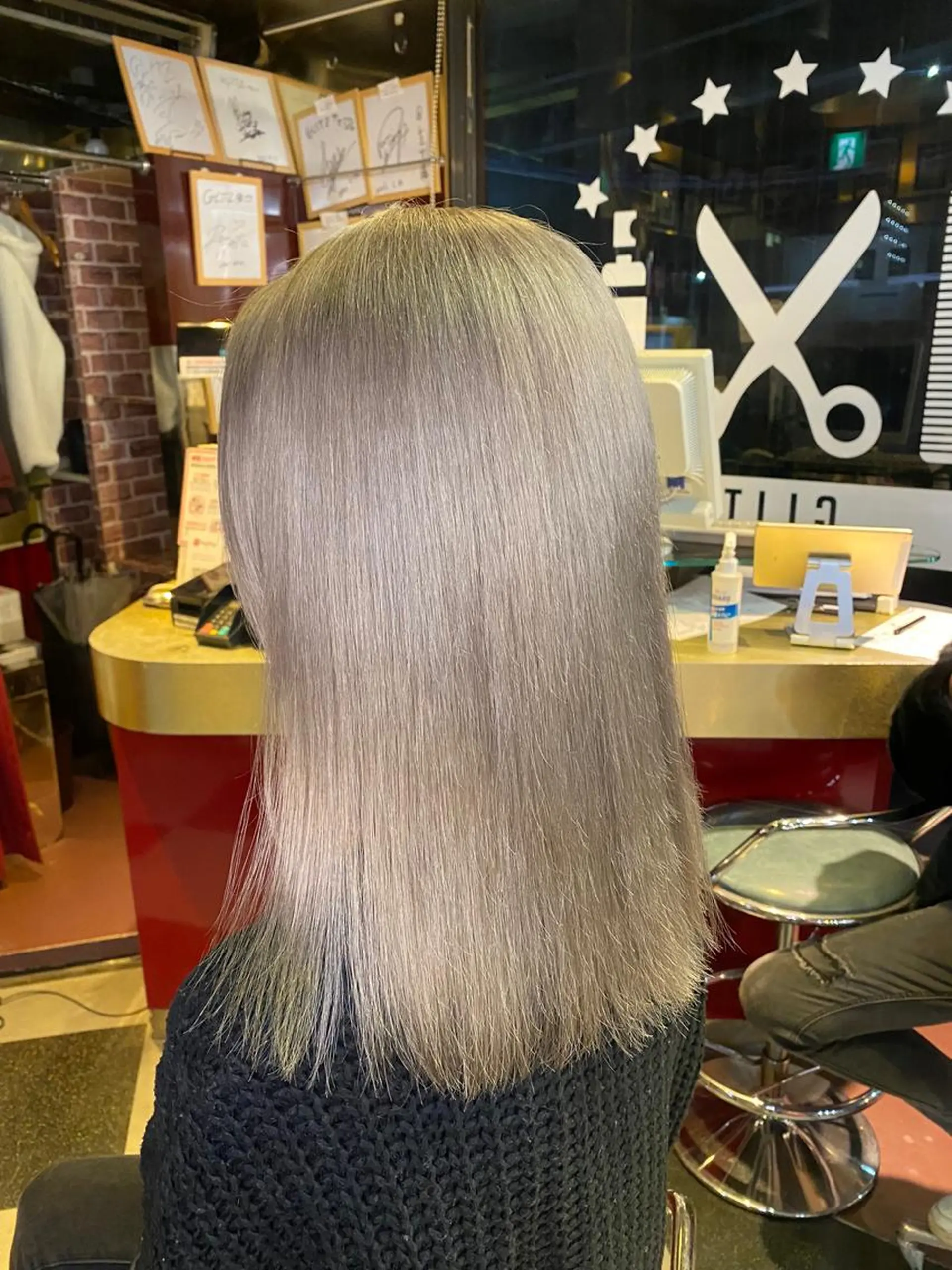 カラー ハイトーンカラー レイヤーカット/ カラー/長谷恵花のヘアスタイル