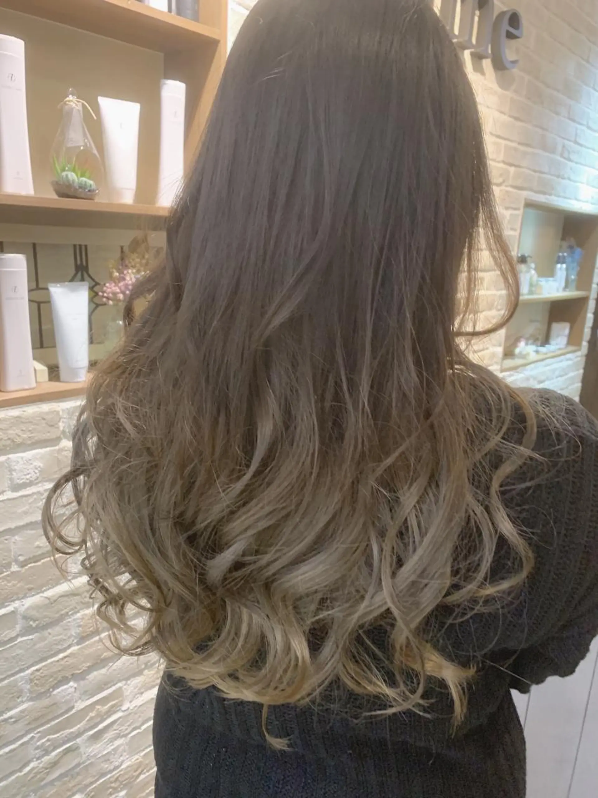 ロング カット ヘアカラー リンネ 甲東園のヘアスタイル
