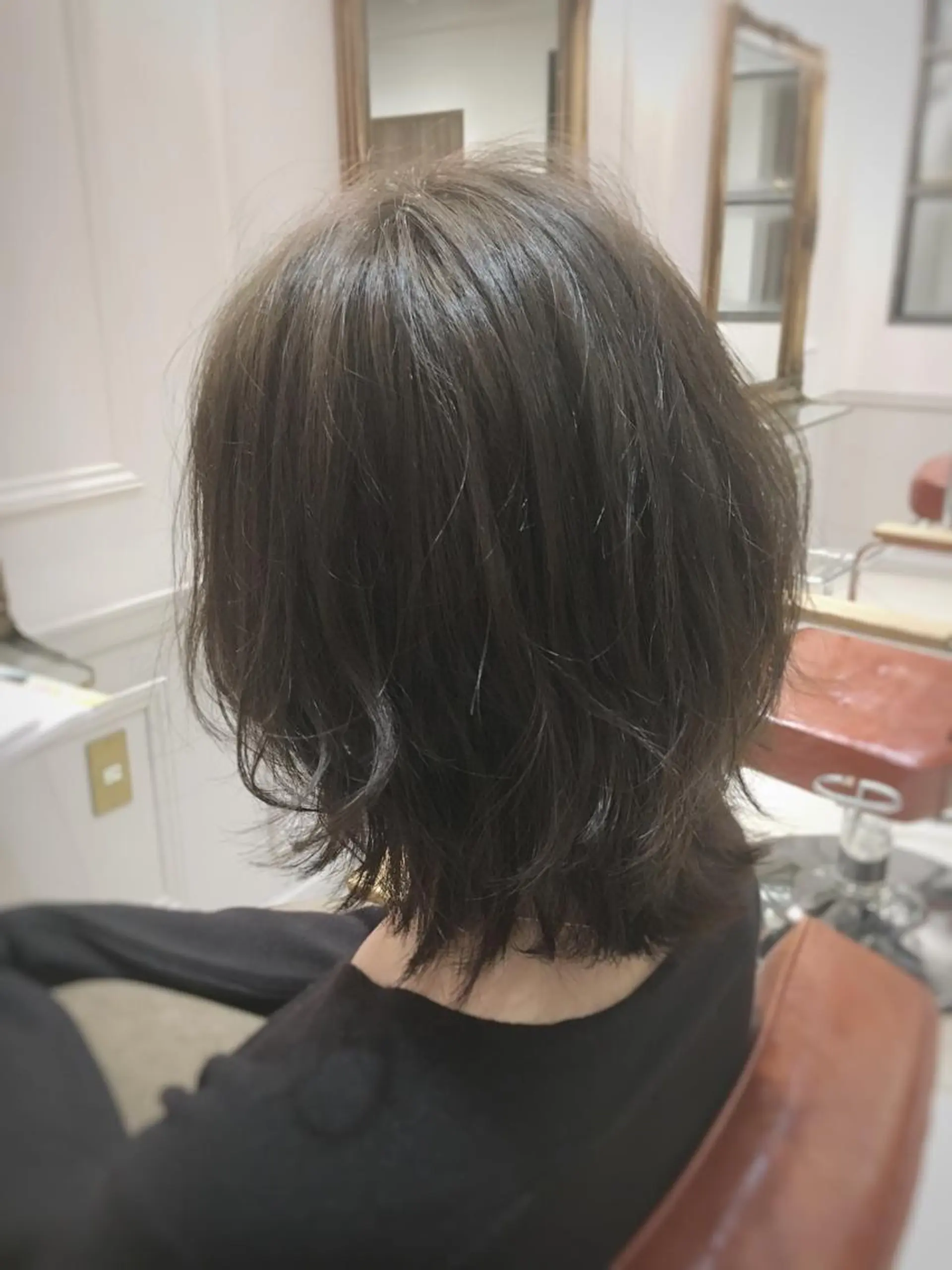 ミディアム カラー グレージュ レイヤーカット gite カワムラナオキのヘアスタイル