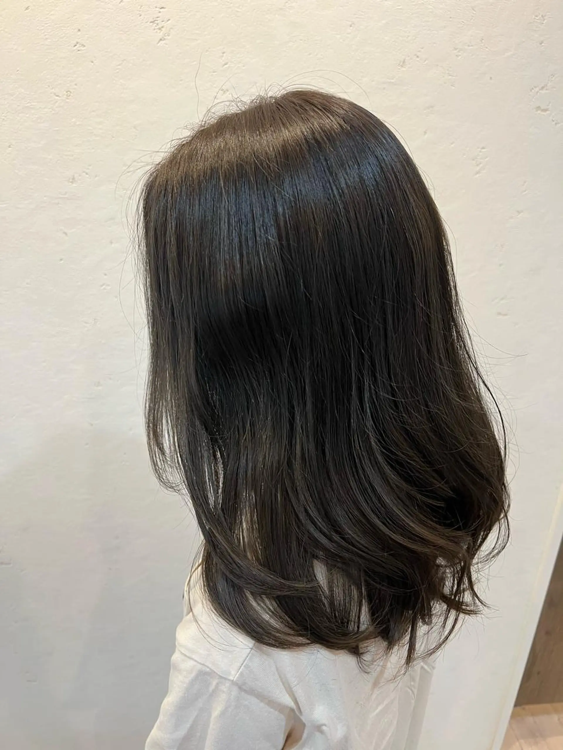 セミロング カラー 透明感カラー グレージュ カット ヘアカラー 工藤 梨花のヘアスタイル